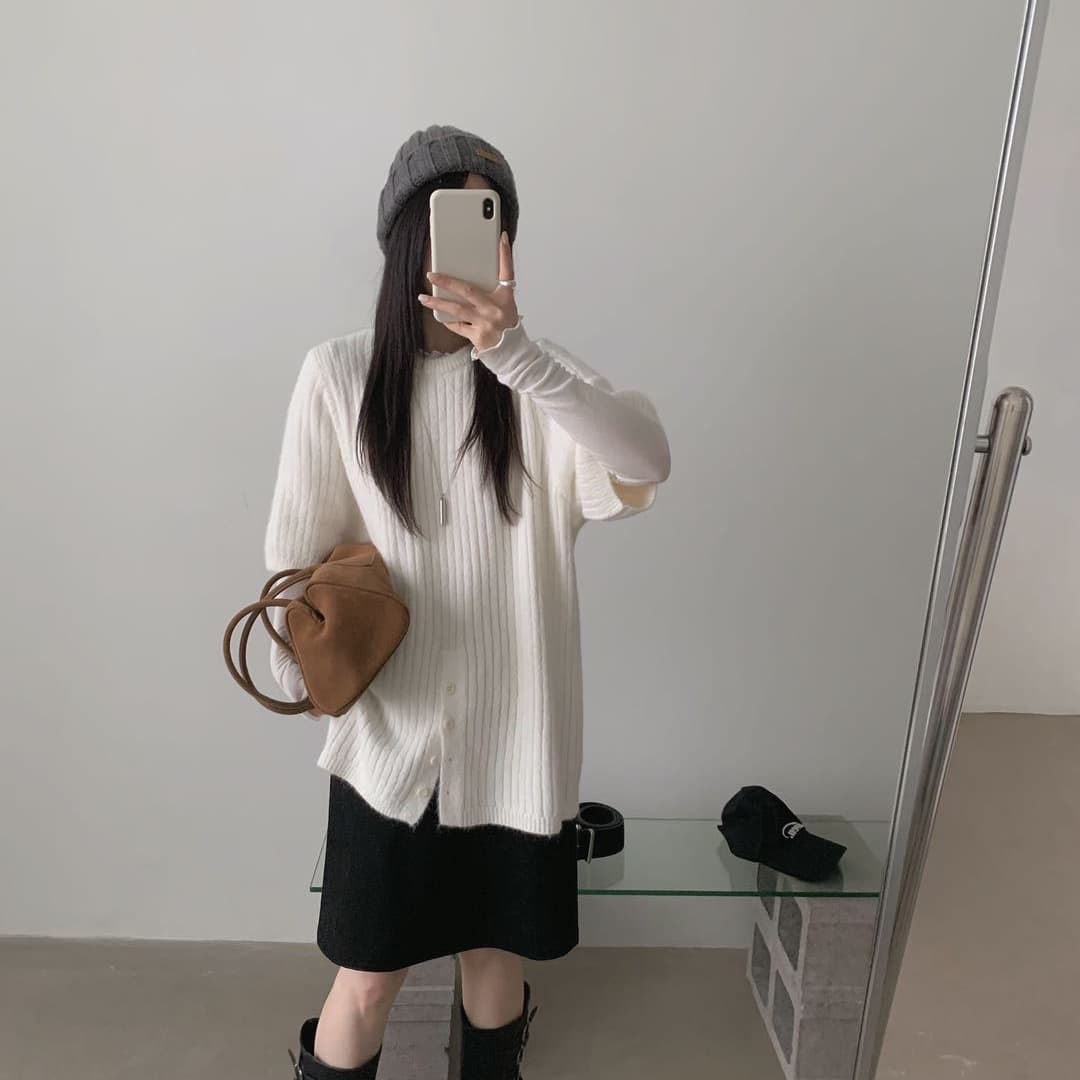 한 부서 캐주얼 수직 구덩이 기사 라운드 넥 반팔 니트 티셔츠 여성 봄 가을 루즈핏 측면 단추 트임 중간 길이 스웨터 이미지 5