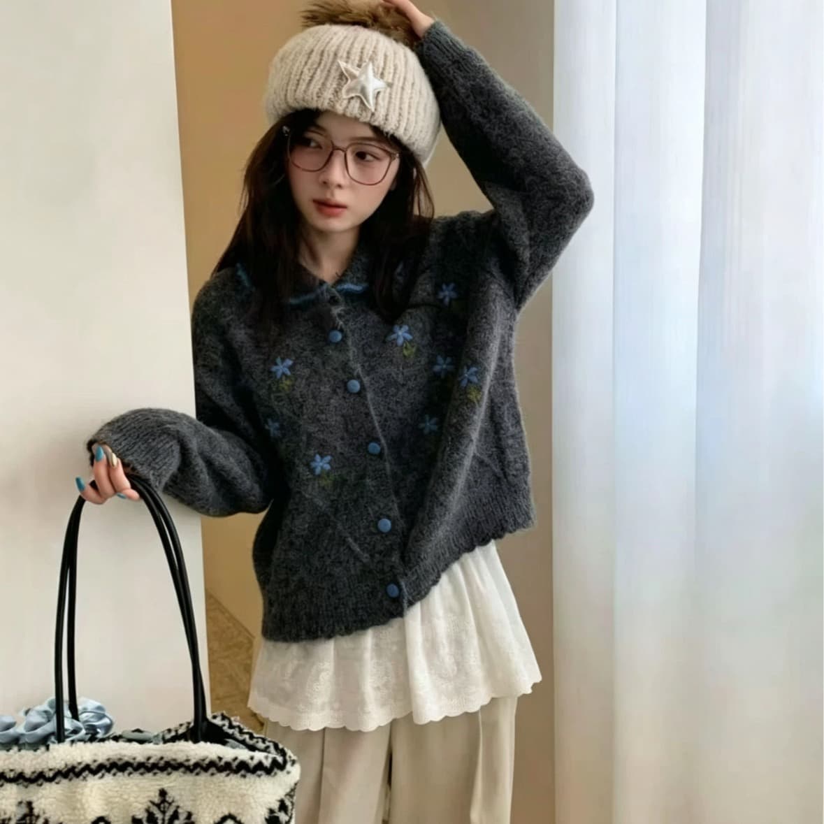 베이비 칼라 니트 오픈 가디건 겨울 의류 2026 가을 겨울철 새로운 한 부서 꽃 부드러운 찹쌀 느긋한 바람 스웨터 여성 코트 이미지 2