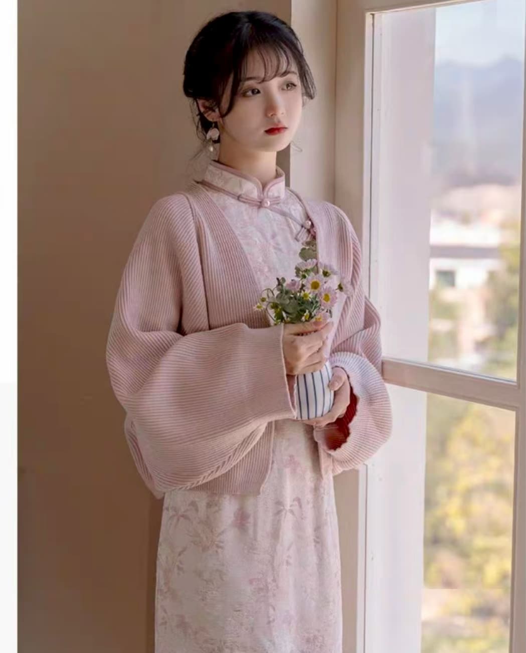 2026 가을 겨울 V넥 기타 색상 복잡한 관한 요소 쇼트 스타일 니트 오픈 가디건 여성 긴 소매 스웨터 코트 중화 민국 중식 상세 이미지 8