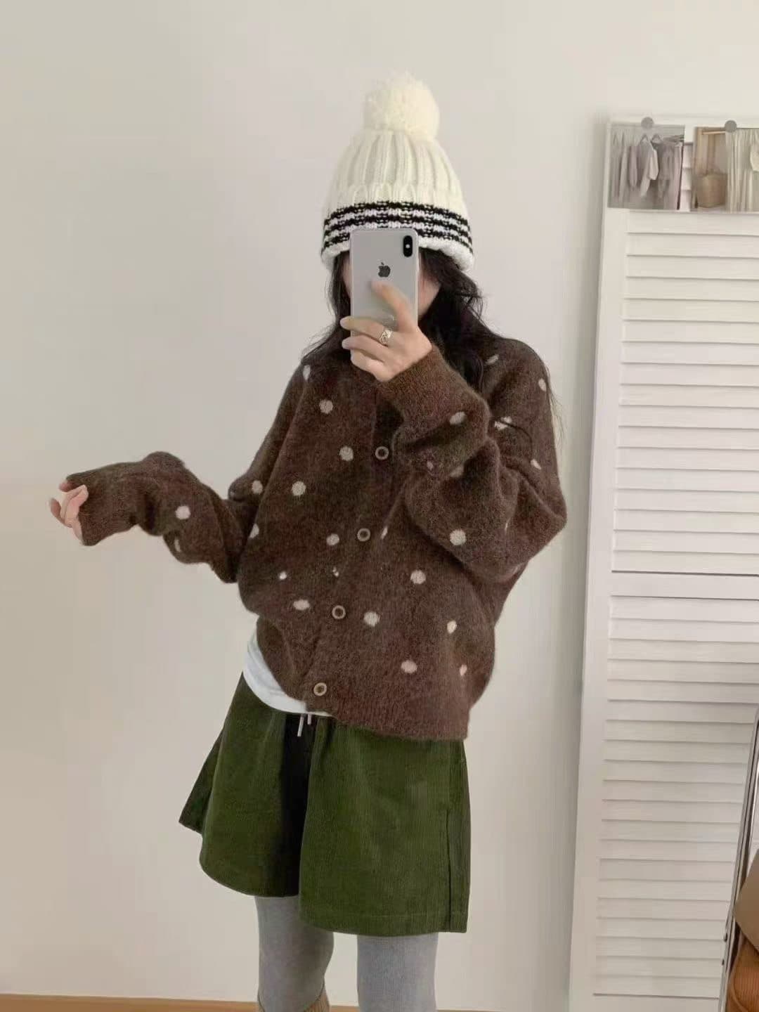 레트로 배색 도트 무늬 한 부서 라운드 넥 니트 오픈 가디건 여성 가을 겨울 두꺼운 계절 루즈핏 슬림해 보이는 다용도 스웨터 코트 상세 이미지 4