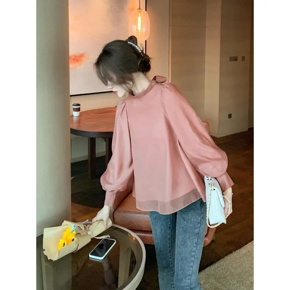 이른 가을 새로운 2026 년 한 부서 슈퍼 요정 품격 루즈핏 슬림해 보이는 표지 배 맨위 쉬폰 작은 셔츠 여성 고급 외국 가스