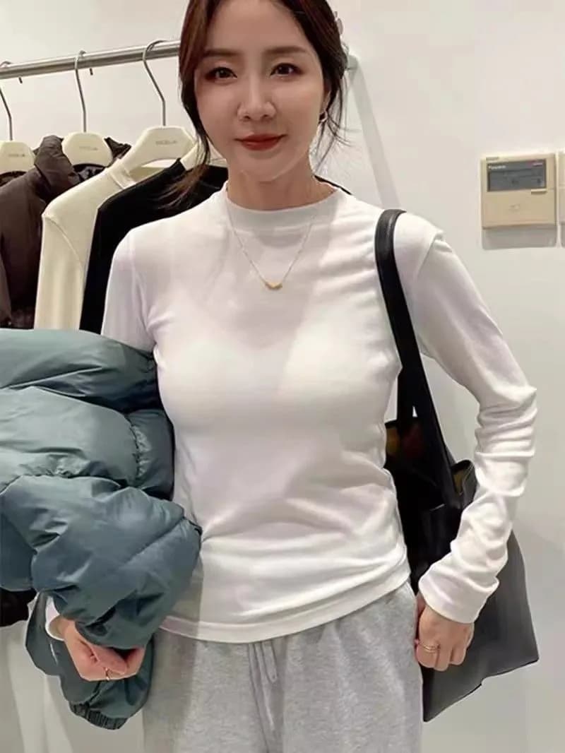 화이트 라운드 넥 기본 셔츠 여성 가을 겨울철 2026 새로운 몸매 가꾸기 인사이드 가져 가라. 긴팔 티셔츠 고급 센스 외출용 맨위 이미지 3