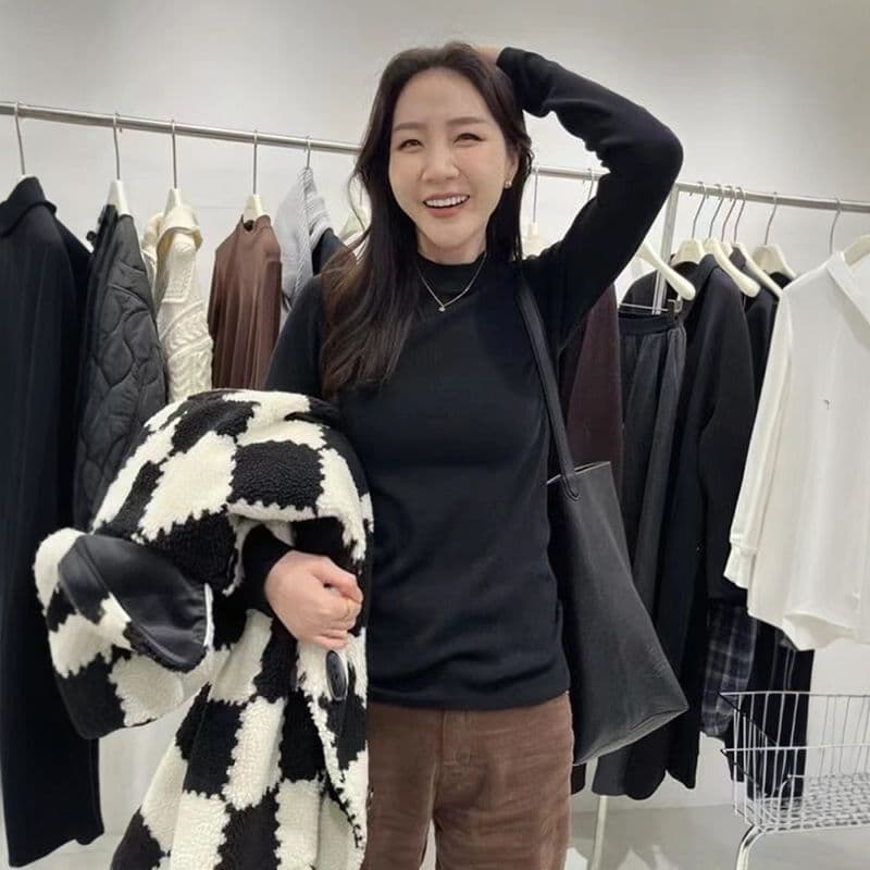 화이트 라운드 넥 기본 셔츠 여성 가을 겨울철 2026 새로운 몸매 가꾸기 인사이드 가져 가라. 긴팔 티셔츠 고급 센스 외출용 맨위 상세 이미지 15
