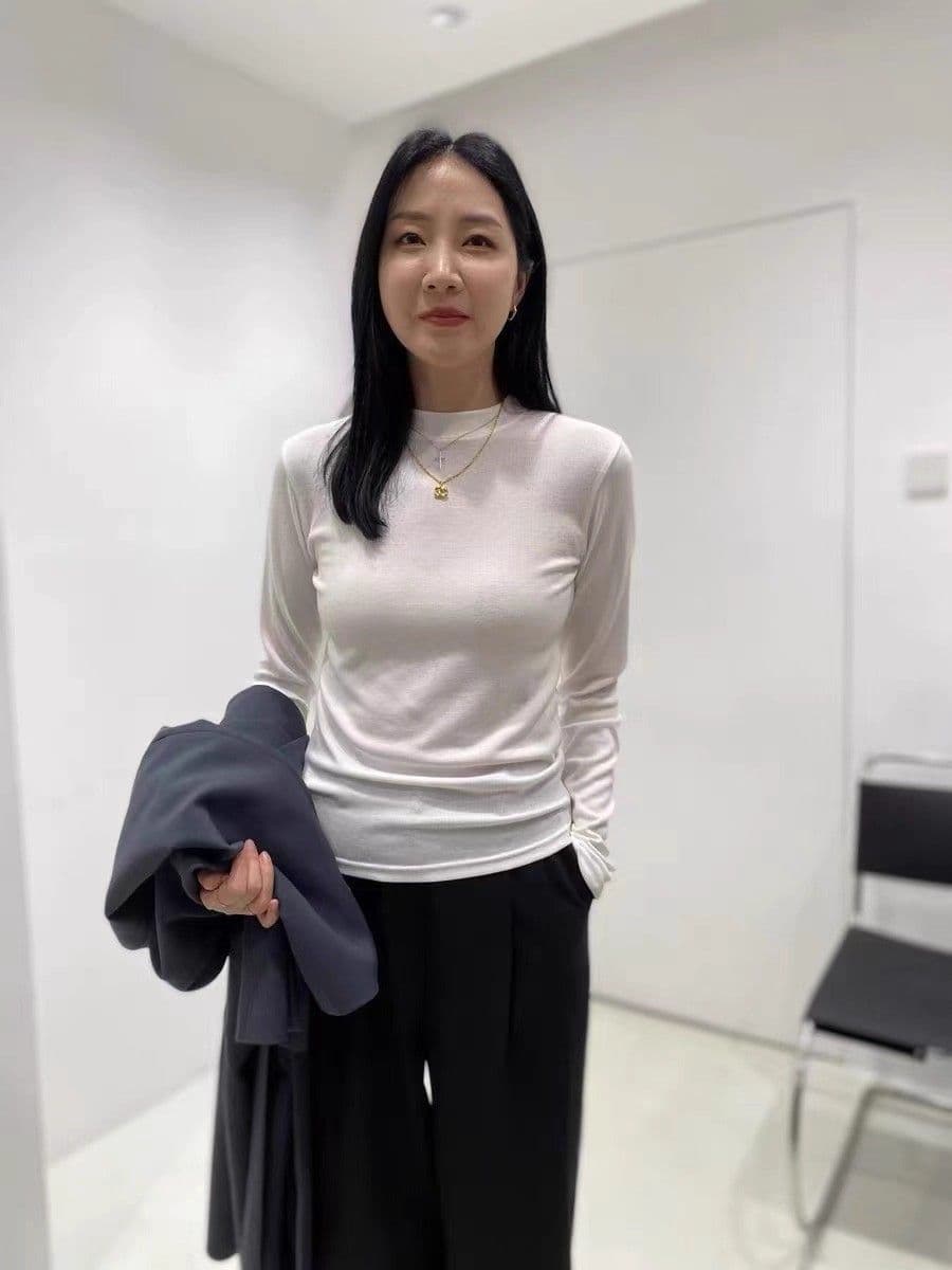 화이트 라운드 넥 기본 셔츠 여성 가을 겨울철 2026 새로운 몸매 가꾸기 인사이드 가져 가라. 긴팔 티셔츠 고급 센스 외출용 맨위 상세 이미지 19