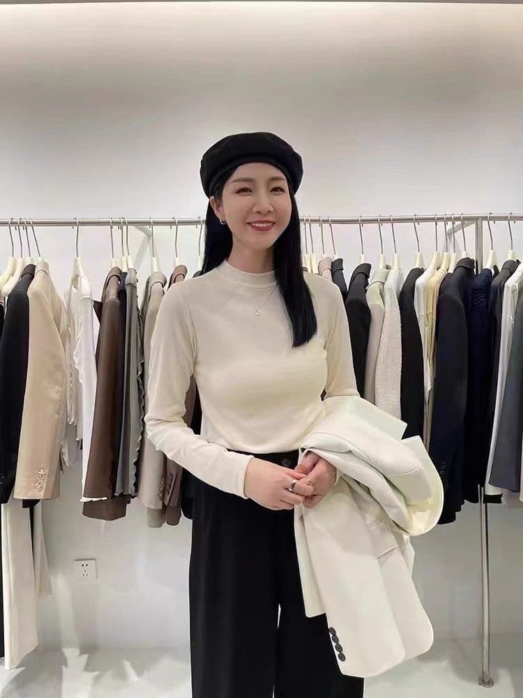 화이트 라운드 넥 기본 셔츠 여성 가을 겨울철 2026 새로운 몸매 가꾸기 인사이드 가져 가라. 긴팔 티셔츠 고급 센스 외출용 맨위 상세 이미지 20