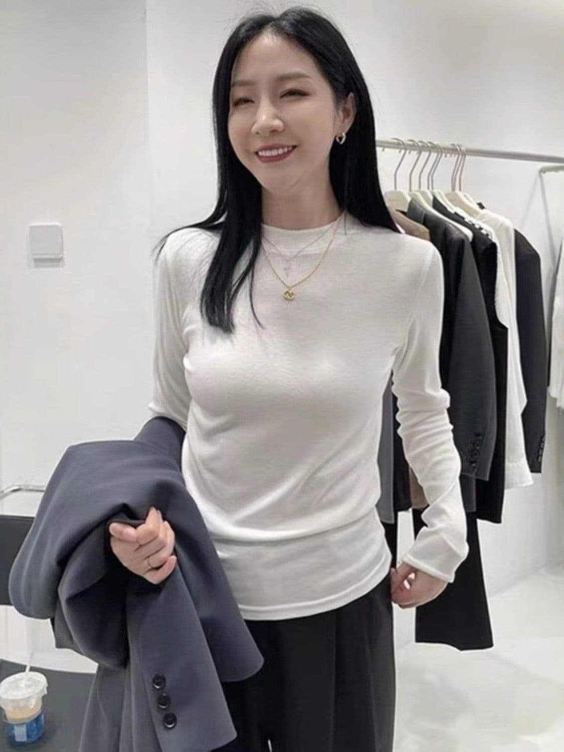 화이트 라운드 넥 기본 셔츠 여성 가을 겨울철 2026 새로운 몸매 가꾸기 인사이드 가져 가라. 긴팔 티셔츠 고급 센스 외출용 맨위 상세 이미지 23