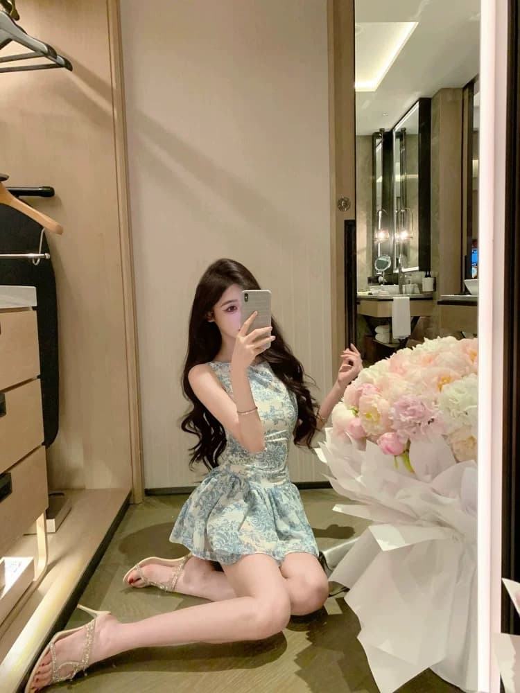 justqin 얼음의 아름다움 2026 새로운 여름 드레스 블루 꽃 미니 스커트 허리 수축 치마 섹시함 품격 여성 드레스 상세 이미지 3