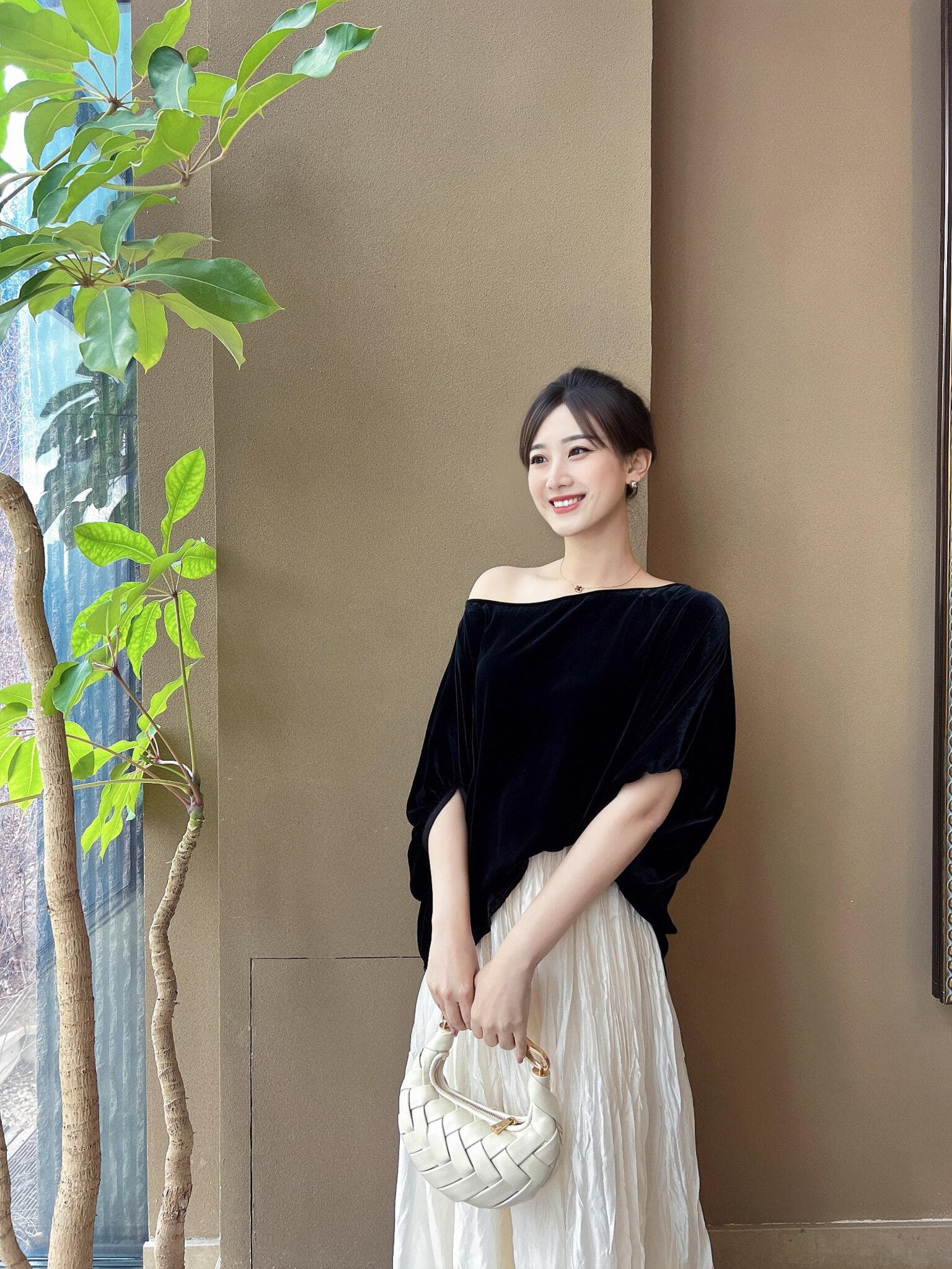 봄 여름 블랙 아이리스 소금 부서 빛 요리 한 디자인 센스 블라우스 망토 실크 벨벳 맨위 반신 치마 세트 여성 이미지 4