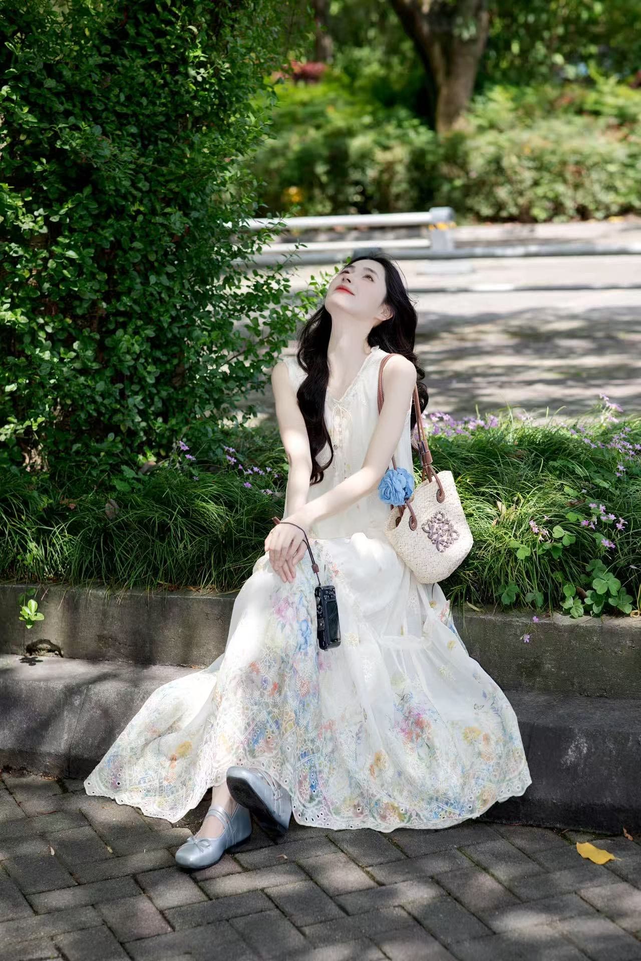 자이언트 잘 생긴 자수 꽃무늬 민소매 여성 드레스 여름 고급 센스 해변가 휴가 슈퍼 요정 해변 드레스 아름다운 롱 스커트 이미지 2