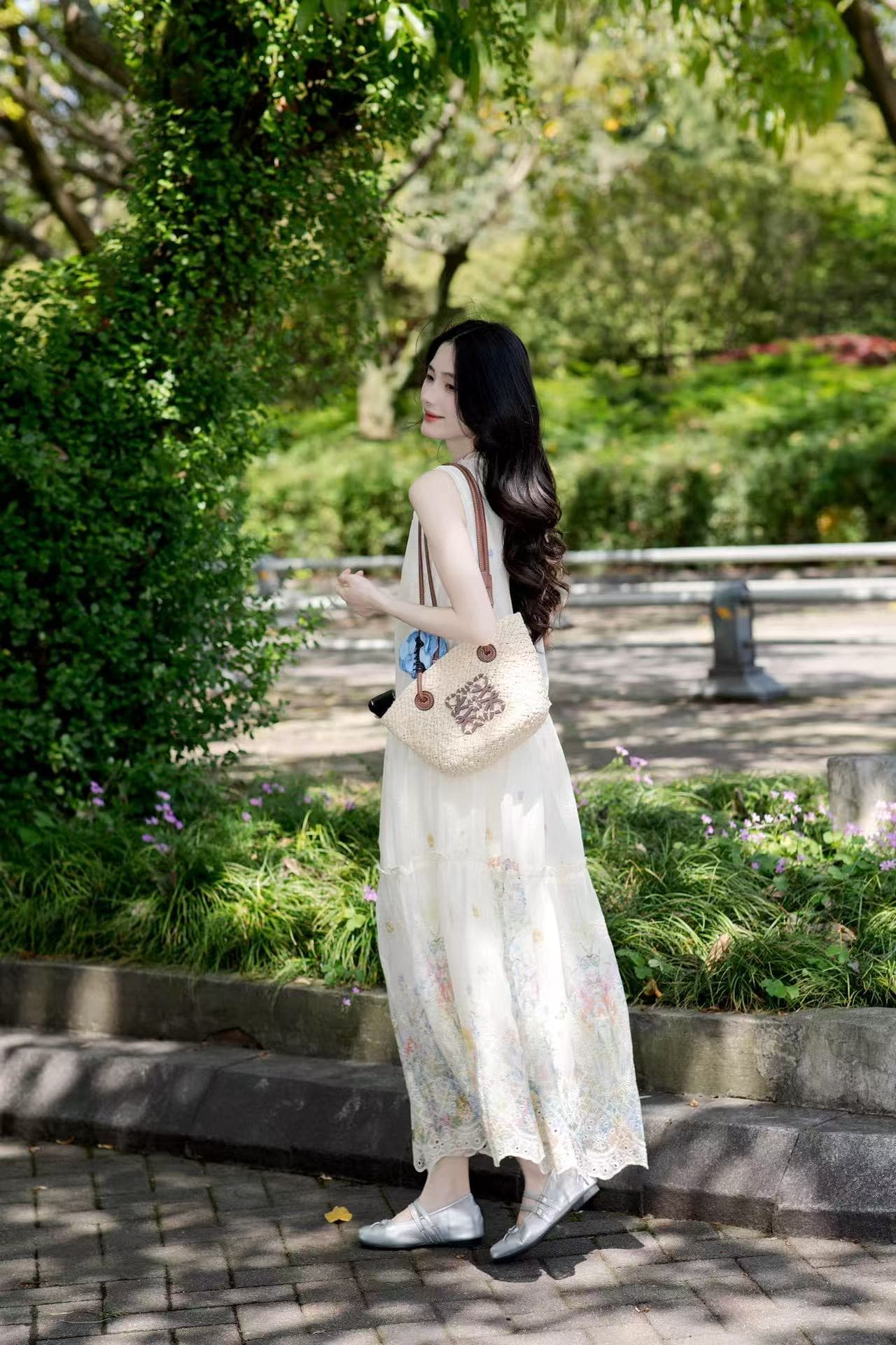 자이언트 잘 생긴 자수 꽃무늬 민소매 여성 드레스 여름 고급 센스 해변가 휴가 슈퍼 요정 해변 드레스 아름다운 롱 스커트 상세 이미지 2