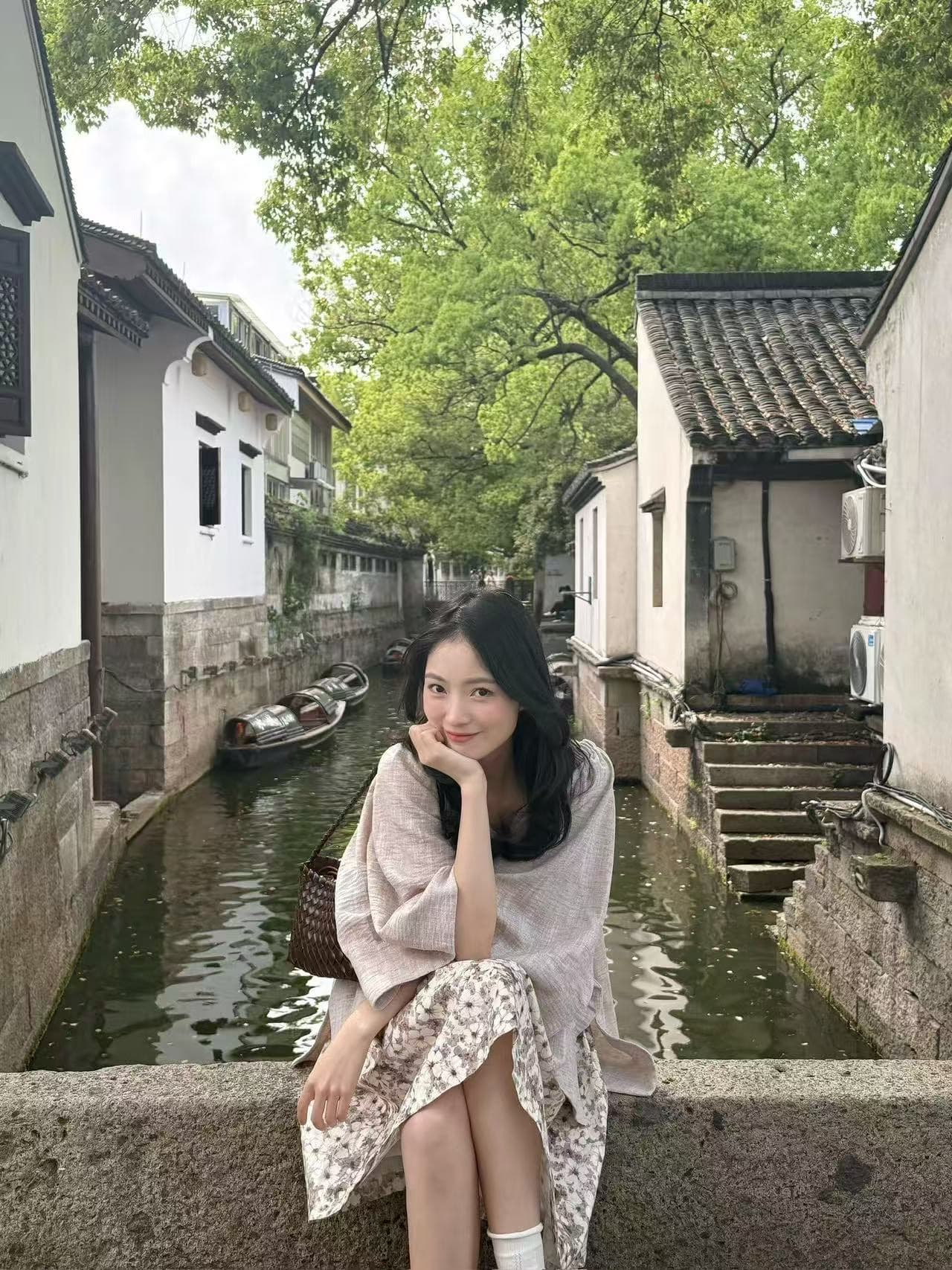 프랑스식 느긋한 바람 캐주얼 7부 소매 맨위 2026 년 새로운 레트로 문예 바람 꽃무늬 반신 치마 세트 여성 상세 이미지 3