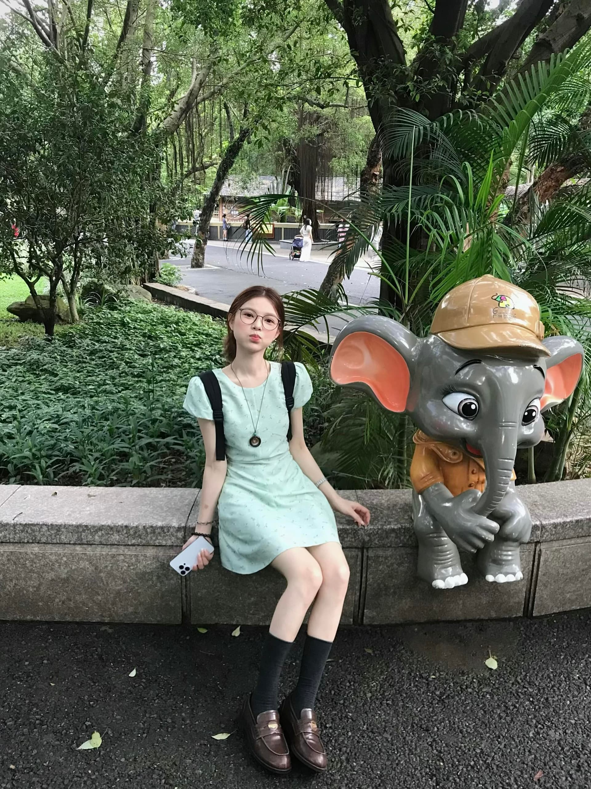 여름 레몬 여름 한 부서 거품 소매 꽃무늬 여성 드레스 여름 허리 수축 품격 부드러운 바람 미니 스커트 드레스 상세 이미지 3