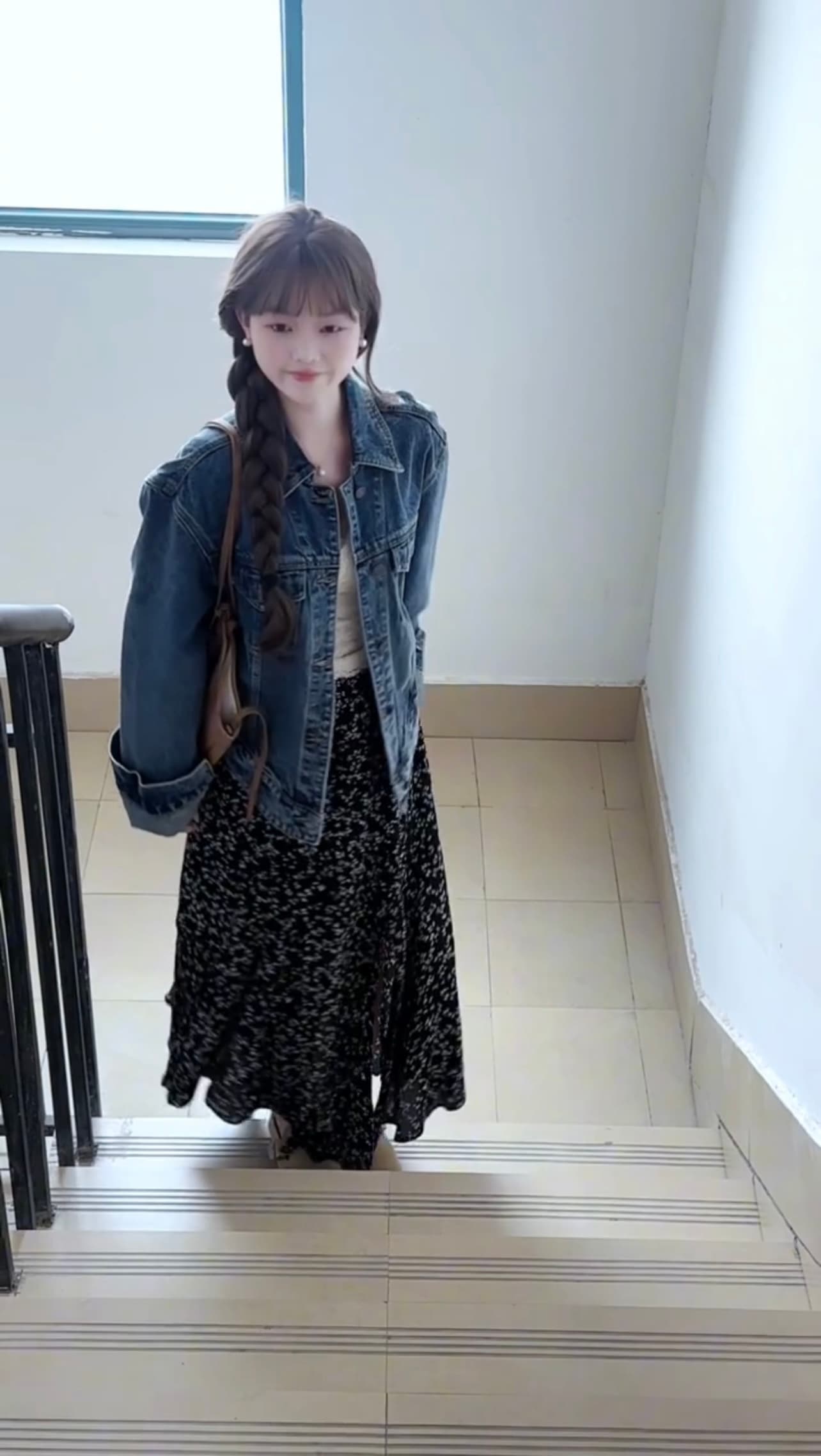 조기 가을 의상 코디 전체 집합 패션 연령 감소 세트 항구 바람 레트로 파란색 데님 짧은 외투 반 스커트 투피스 세트 상세 이미지 3