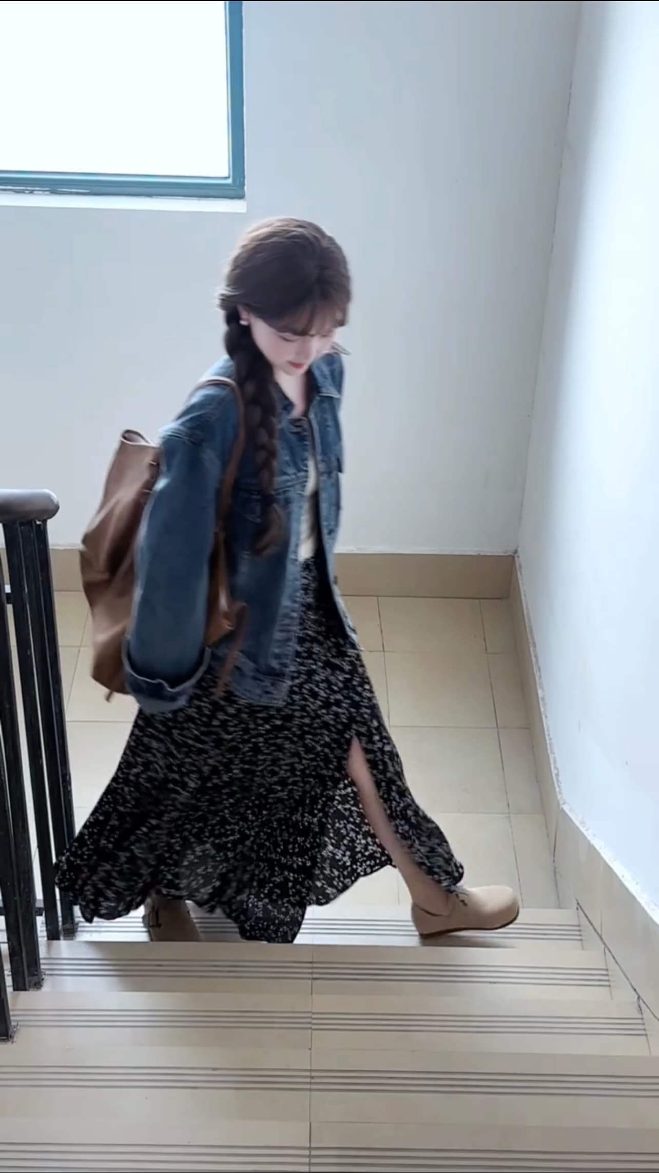 조기 가을 의상 코디 전체 집합 패션 연령 감소 세트 항구 바람 레트로 파란색 데님 짧은 외투 반 스커트 투피스 세트 상세 이미지 4