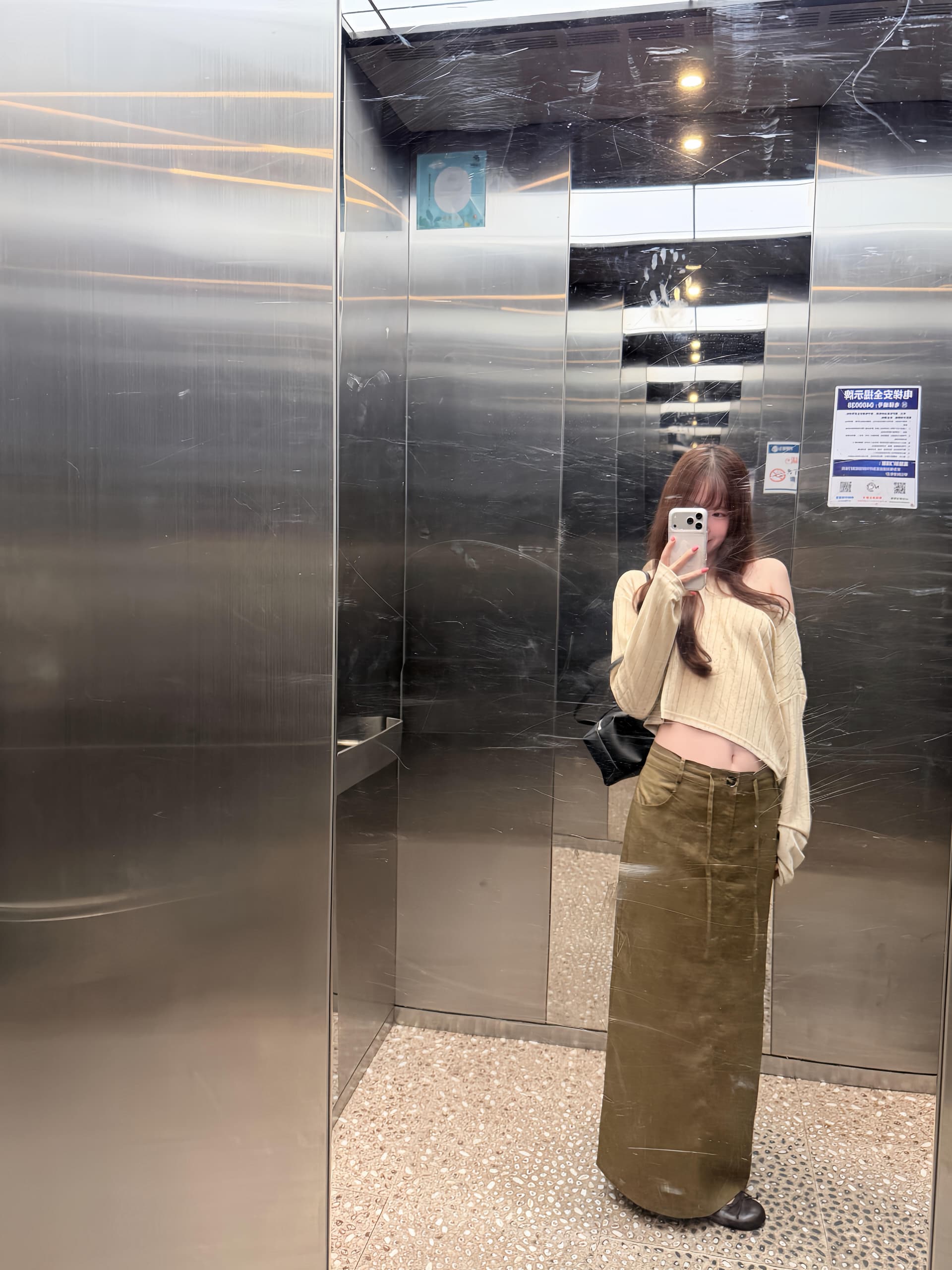 순수한 욕망 섹시함 바람 비스듬한 어깨 얇은 스타일 긴팔 티셔츠 여성 자이언트 잘 생긴 ~ 중 캐주얼 핫걸 이슬 뼈의 쇼트 스타일 착용 잡아라. 의류