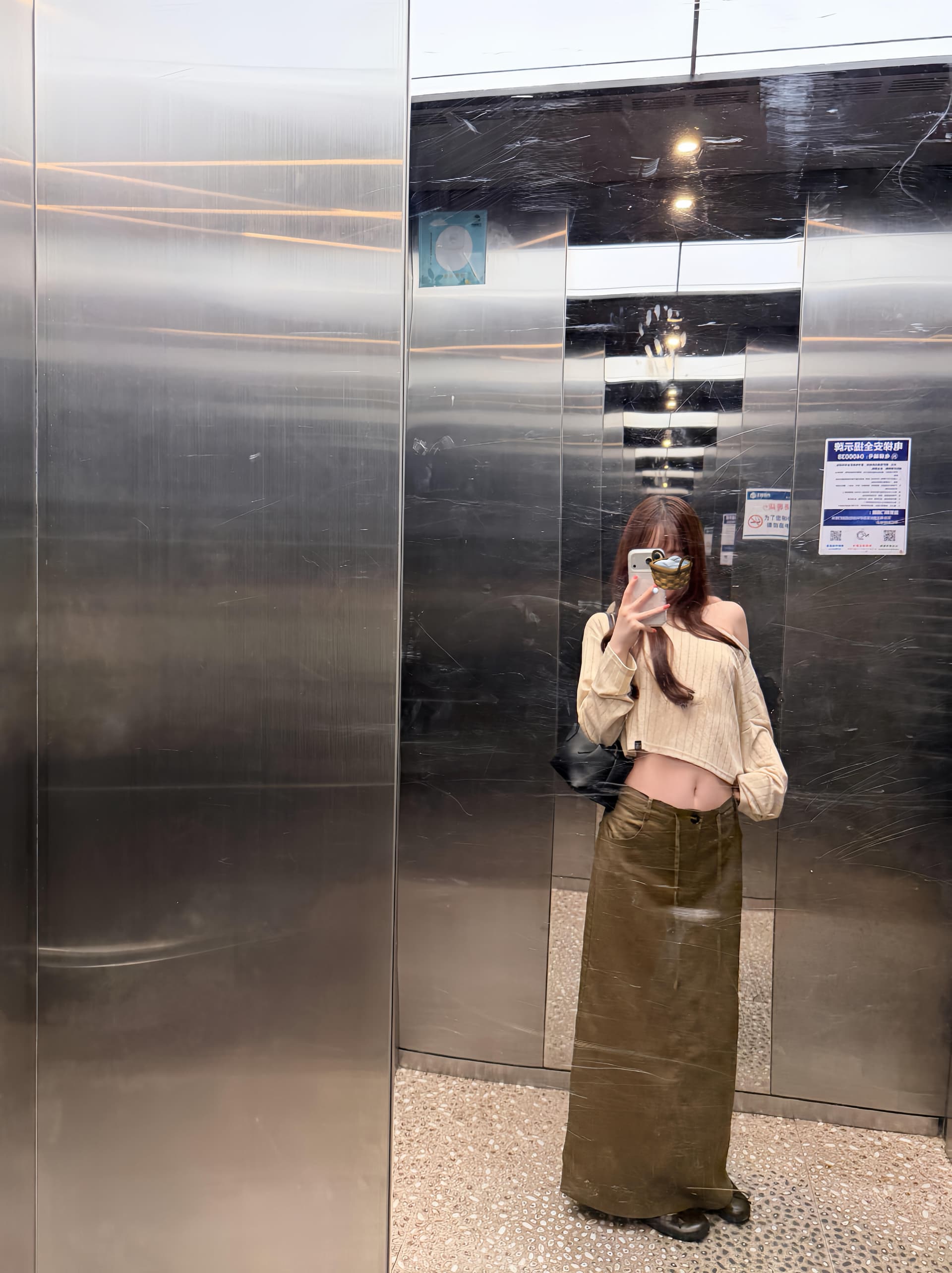 순수한 욕망 섹시함 바람 비스듬한 어깨 얇은 스타일 긴팔 티셔츠 여성 자이언트 잘 생긴 ~ 중 캐주얼 핫걸 이슬 뼈의 쇼트 스타일 착용 잡아라. 의류 이미지 3