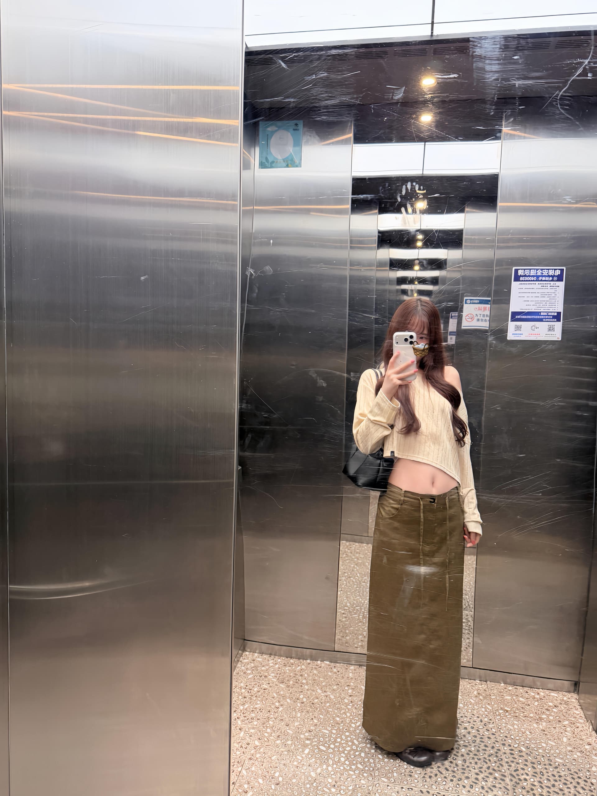 순수한 욕망 섹시함 바람 비스듬한 어깨 얇은 스타일 긴팔 티셔츠 여성 자이언트 잘 생긴 ~ 중 캐주얼 핫걸 이슬 뼈의 쇼트 스타일 착용 잡아라. 의류 상세 이미지 2