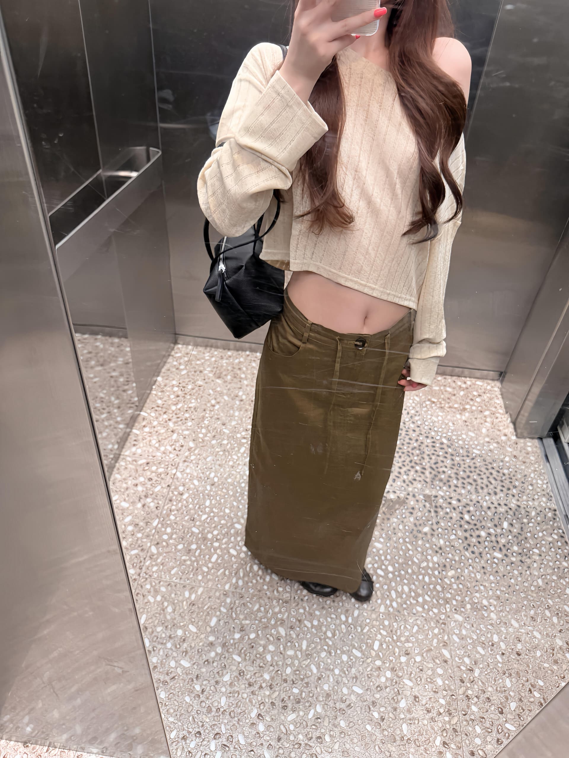 순수한 욕망 섹시함 바람 비스듬한 어깨 얇은 스타일 긴팔 티셔츠 여성 자이언트 잘 생긴 ~ 중 캐주얼 핫걸 이슬 뼈의 쇼트 스타일 착용 잡아라. 의류 상세 이미지 4