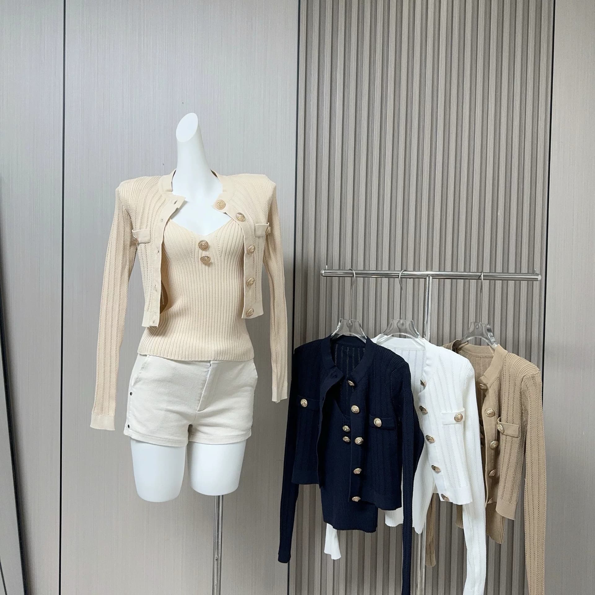 샴페인 바 서울 남자 바람 니트 세트 여성 고급 금속 버클 슬립 오픈 가디건 투피스 세트 상세 이미지 1
