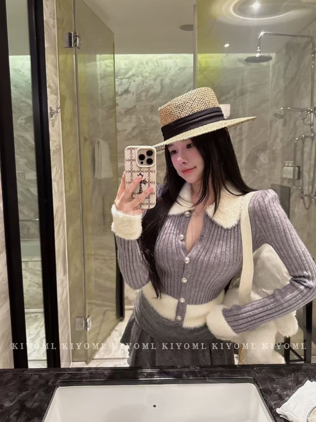 kiyomi 모피 패치워크 양 플러시 싱글 줄 버튼 쇼트 스타일 긴팔 스웨터 핫걸 몸매 가꾸기 패치워크 니트 스웨터 맨위 상세 이미지 3