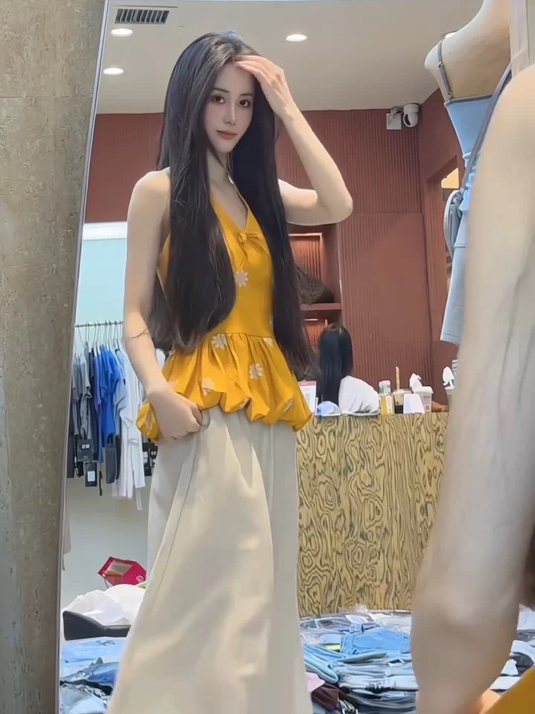 프랑스식 레트로 황색 꽃 자수 캐미솔 여름 외출용 아름다움 뒤로 디자인 센스 민소매 행침 목 맨위 상세 이미지 4