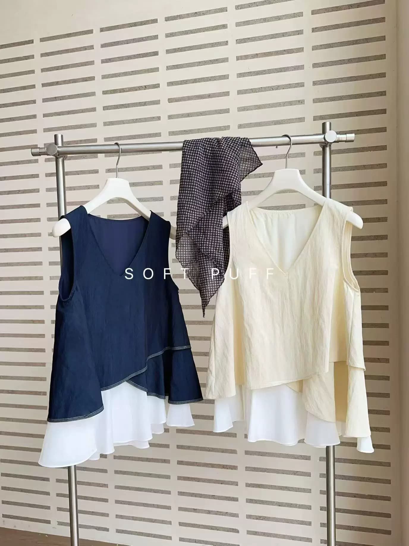 softpuff 한 부서 외국 가스 불규칙 배색 패치워크 프릴 V넥 민소매 셔츠 여름 미니멀리즘 맨위 이미지 3