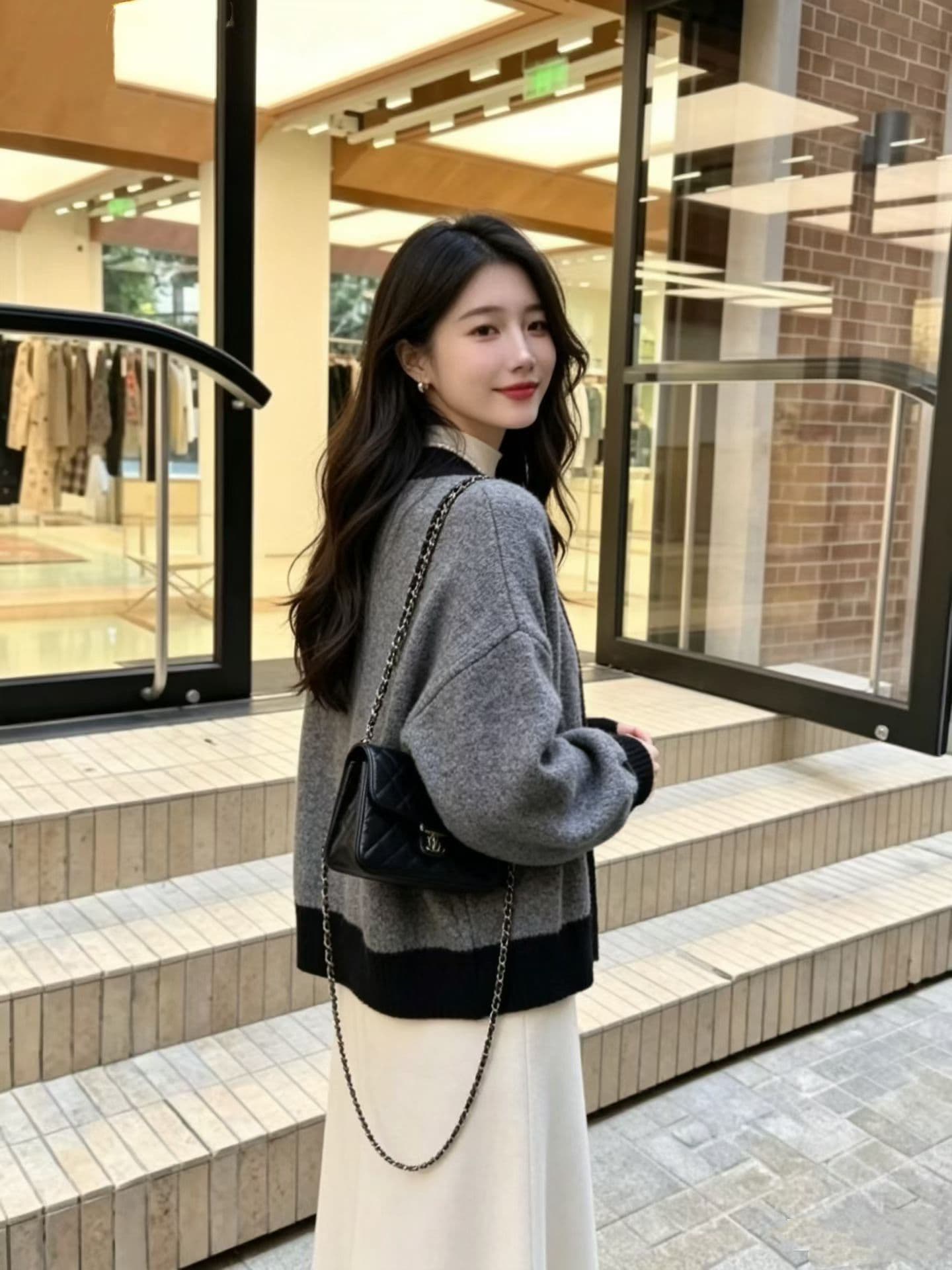 유럽 상품 배색 V넥 너구리 플러시 니트 오픈 가디건 여성 가을 겨울 새로운 루즈핏 느긋한 바람 소뿔 버클 스웨터 코트 상세 이미지 2