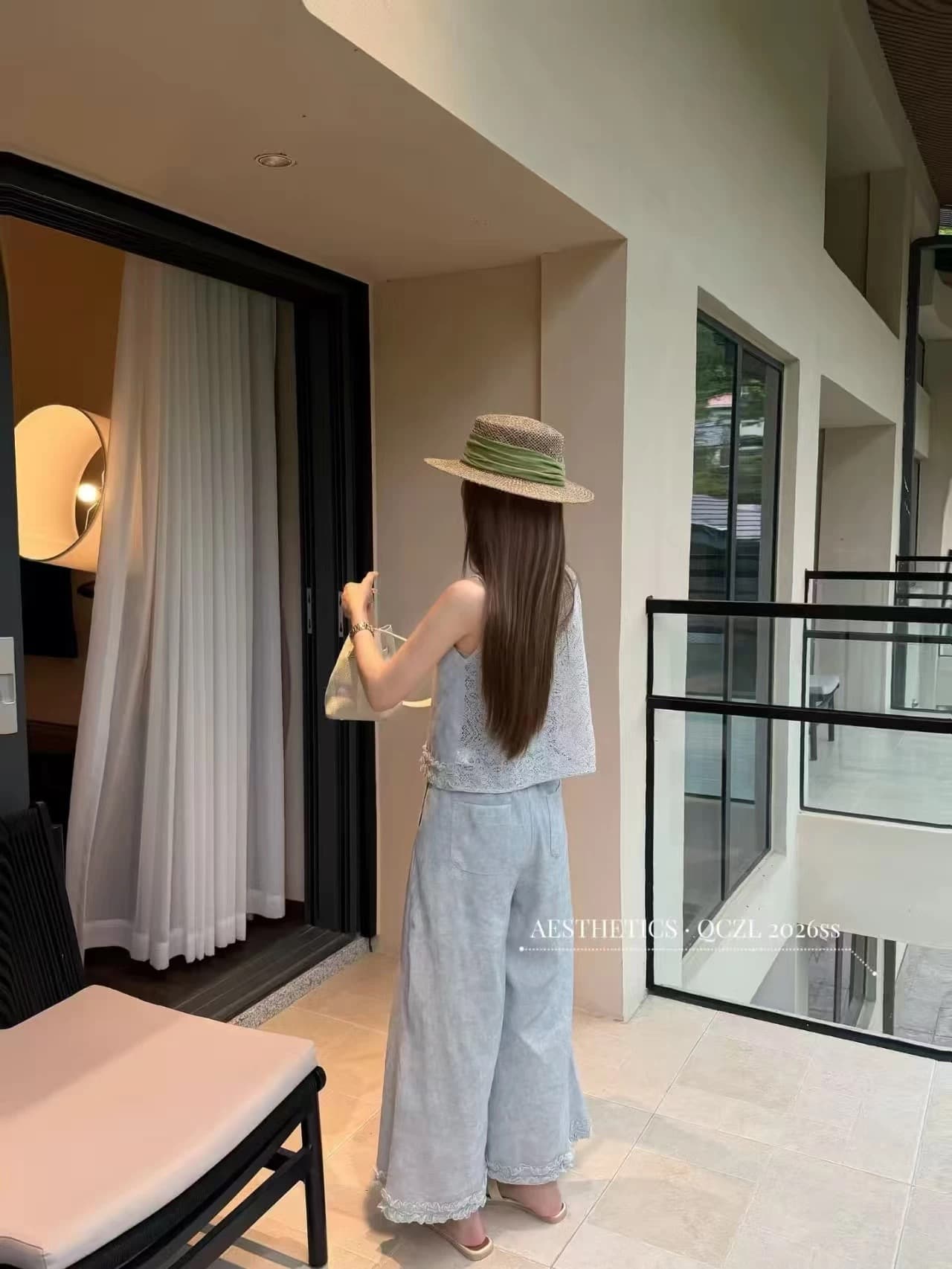 유럽 상품 2026 년 여름 새로운 뒤로 홀로우 아웃 프린트 프릴 패치워크 맨위 와이드 레그 팬츠 두 조각 여성 세트 상세 이미지 2