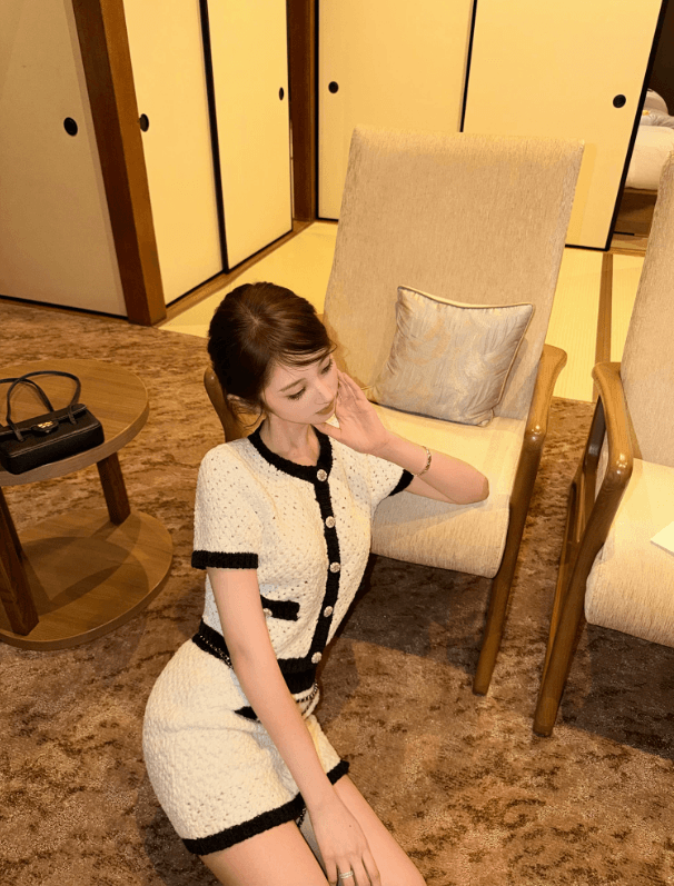 chicyou paris dairy 파란색 화이트 샤오시엔 두꺼운 바늘 니트 반팔 오픈 가디건 미니 스커트 세트 상세 이미지 21