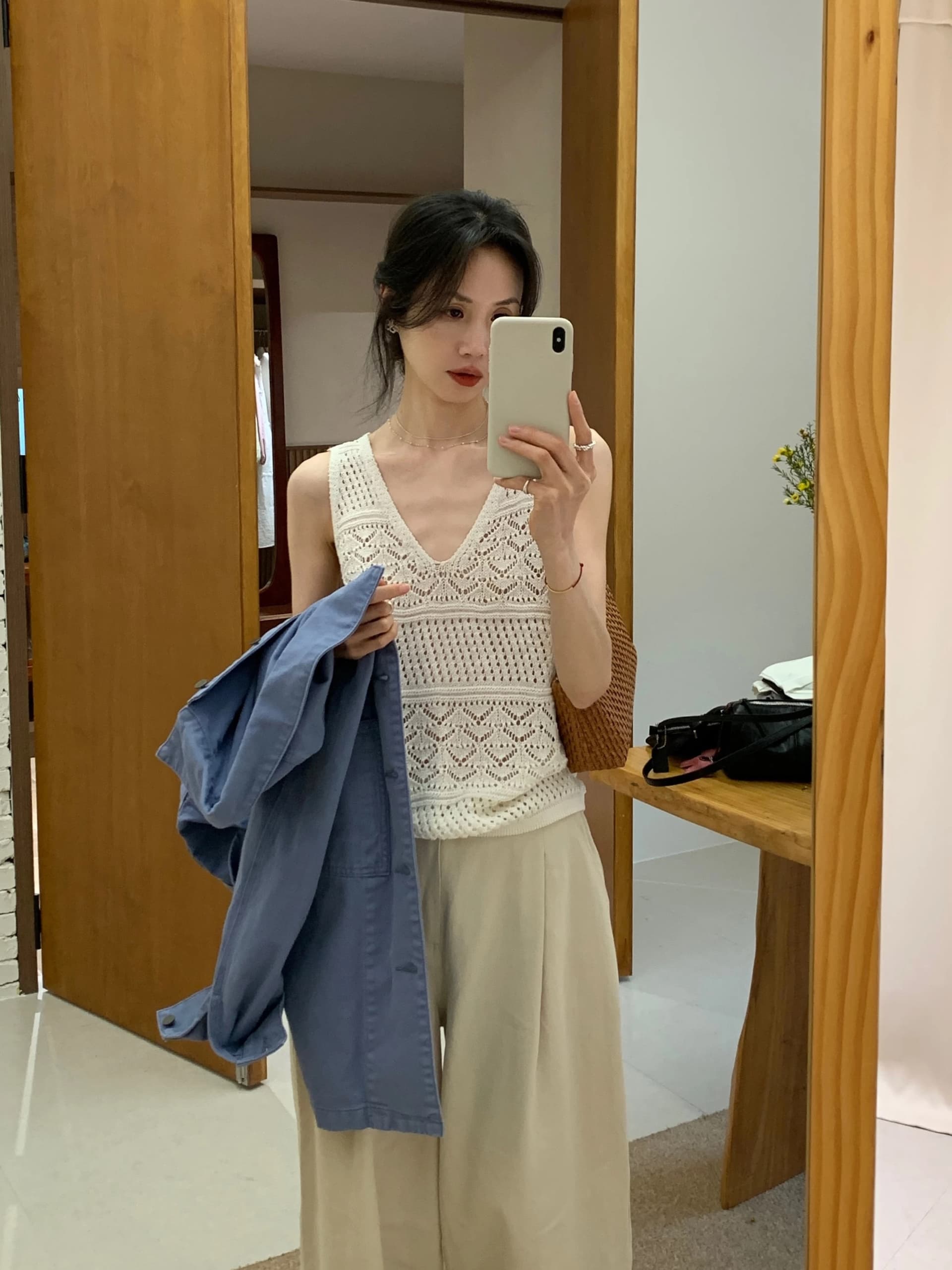살구 색상 홀로우 아웃 니트 캐미솔 봄 새로운 그리고 종이 실 부드럽다 빛 사람들 코치 착용 잡아라. 의류 이미지 4