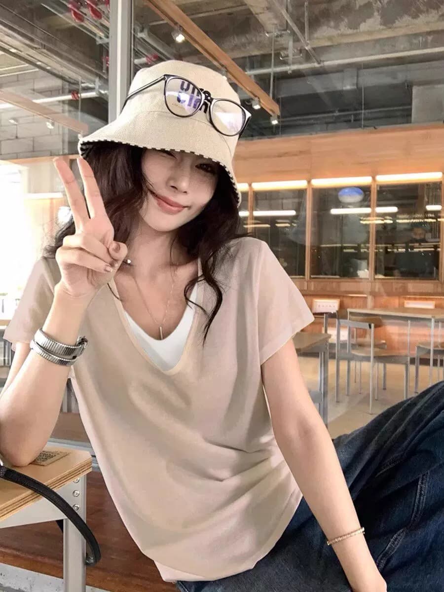 한 부서 화이트 애쉬 패치워크 페이크 레이어드 스택 착용 V넥 반팔 티셔츠 여성 여름 루즈핏 느긋한 바람 반소매 캐주얼 맨위 상세 이미지 1
