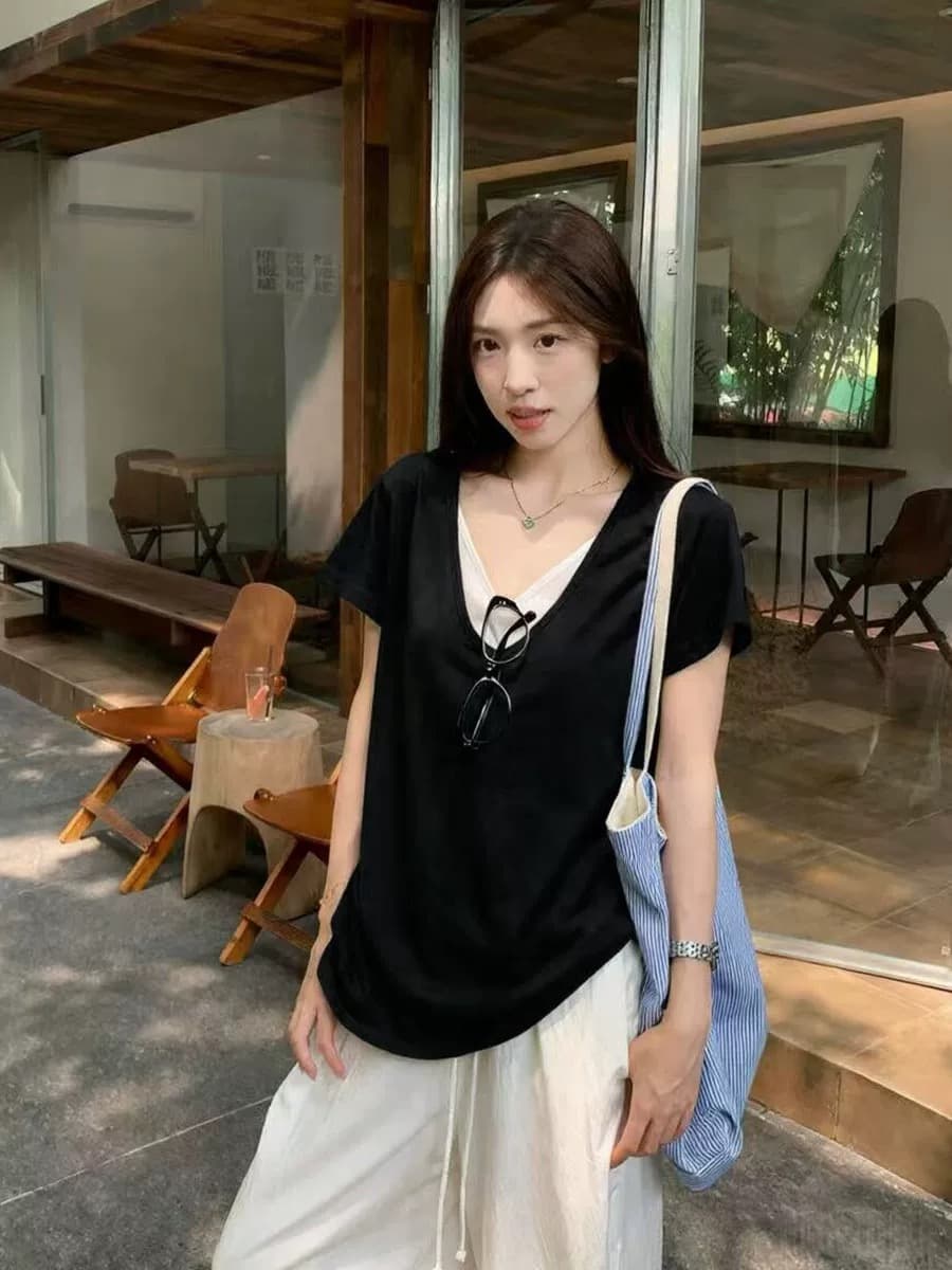 한 부서 화이트 애쉬 패치워크 페이크 레이어드 스택 착용 V넥 반팔 티셔츠 여성 여름 루즈핏 느긋한 바람 반소매 캐주얼 맨위 상세 이미지 2
