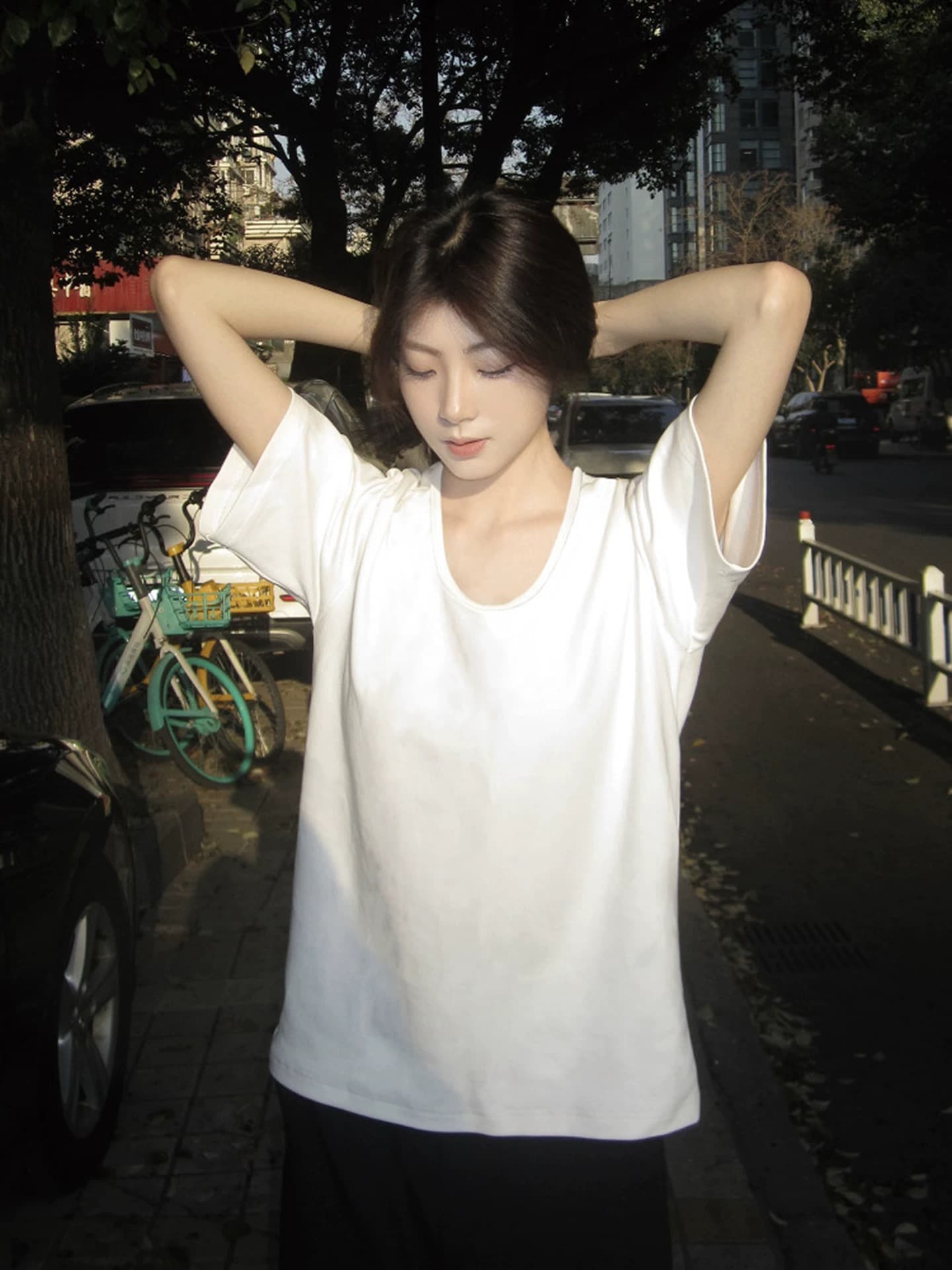 한 부서 느슨함 센스 u 칼라 긍정적 인 어깨 반팔 화이트 티셔츠 여성 여름 오래된 돈 바람 느긋한 루즈핏 슬림해 보이는 캐주얼 맨위
