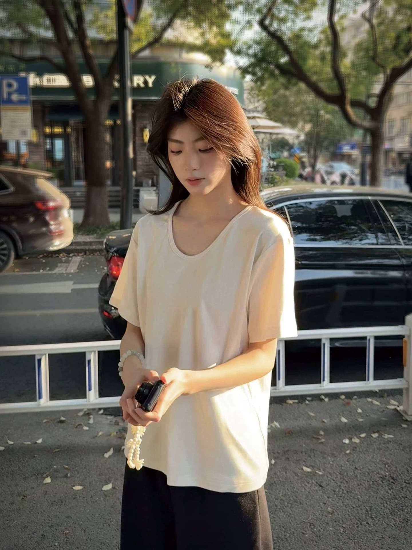 한 부서 느슨함 센스 u 칼라 긍정적 인 어깨 반팔 화이트 티셔츠 여성 여름 오래된 돈 바람 느긋한 루즈핏 슬림해 보이는 캐주얼 맨위 이미지 2