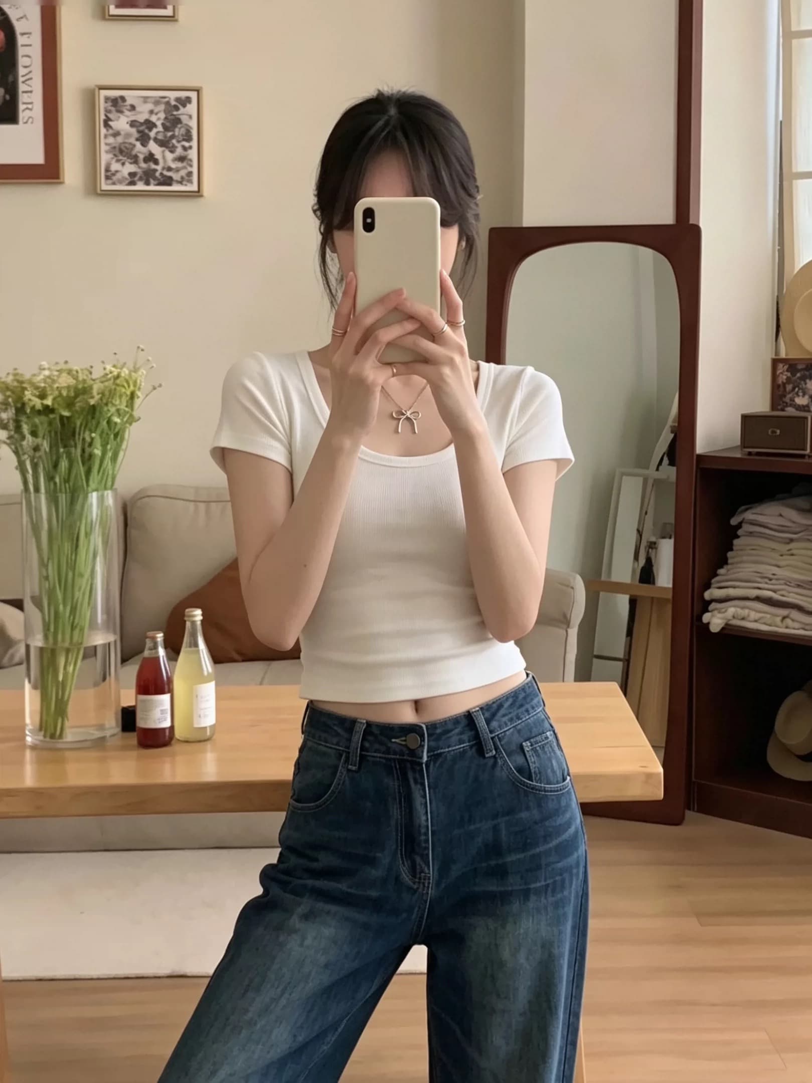 2026 여름 새로운 한 부서 화이트 u 칼라 리브 반팔 티셔츠 여성 긍정적 인 어깨 얇은 스타일 몸매 가꾸기 쇼트 스타일 이슬 허리 위로 의류 상세 이미지 1
