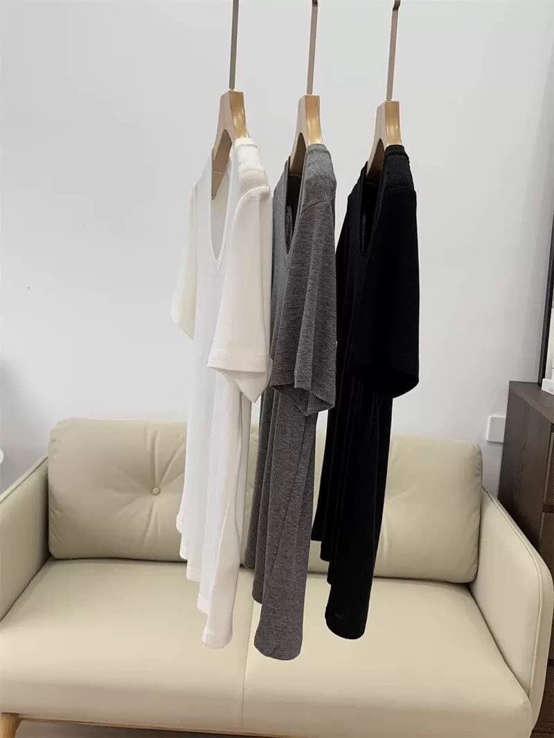 고급 센스 빛 럭셔리 주간 실크 화이트 대 u 칼라 반팔 티셔츠 여성 여름 루즈핏 미니멀리즘 캐주얼 한 부서 긍정적 인 어깨 의류 얇은 이미지 2