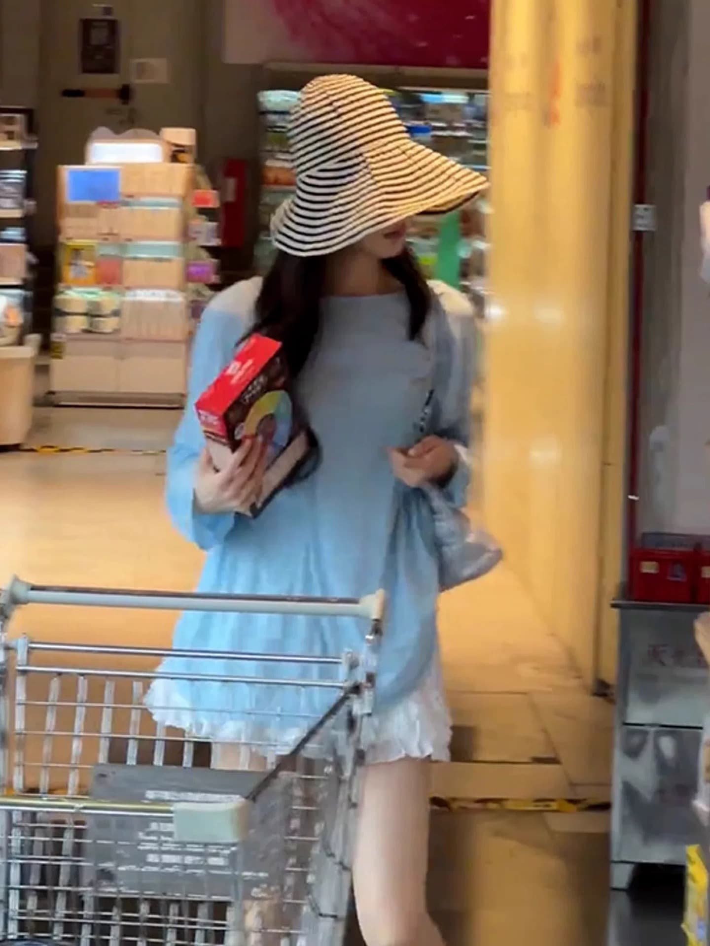 비틀림 홀로우 아웃 자외선 차단 블라우스 티셔츠 여성 여름 새로운 고급 센스 느긋한 루즈핏 슬림해 보이는 다용도 긴팔 맨위 상세 이미지 3