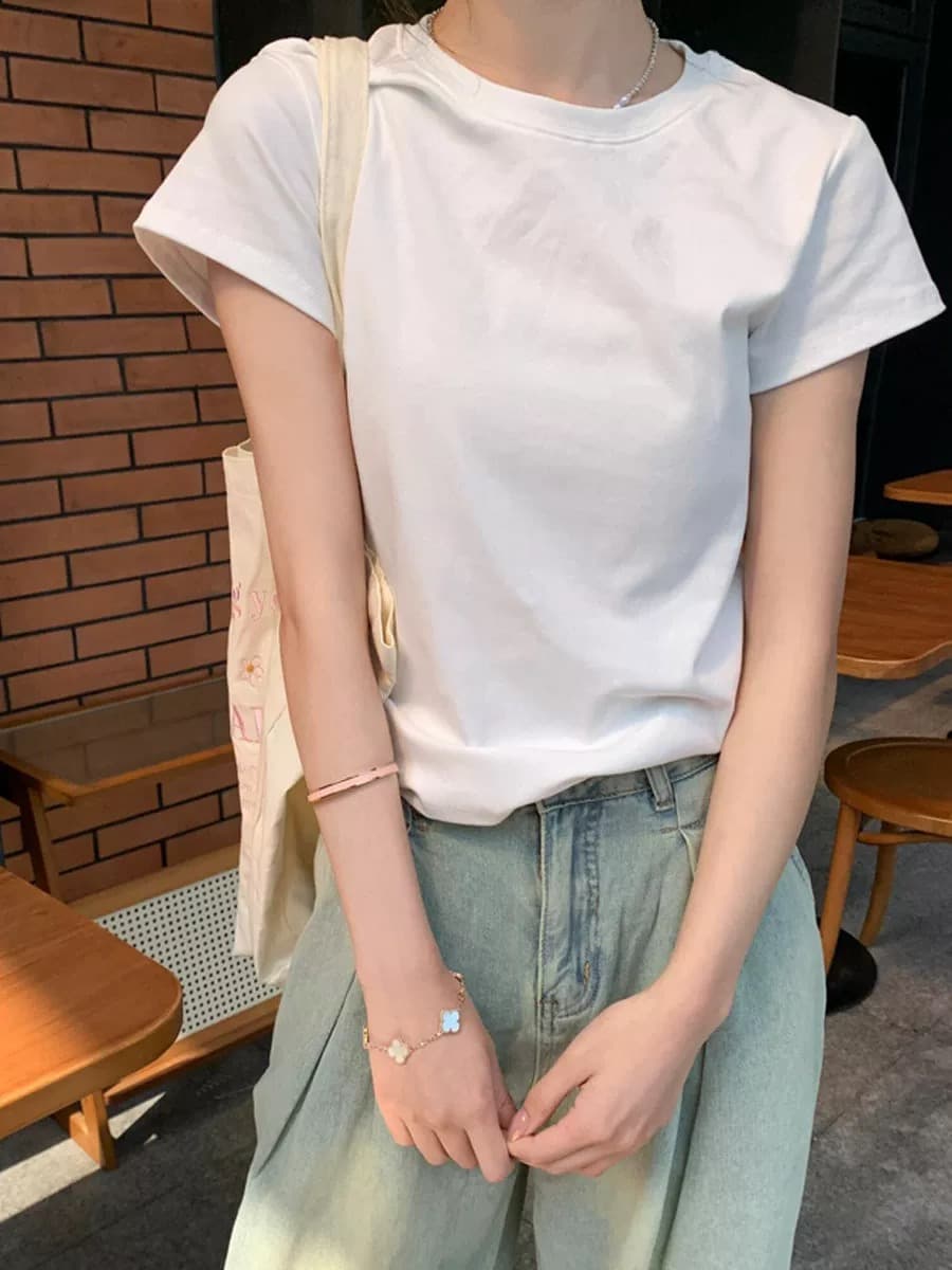 화이트 라운드 넥 반팔 티셔츠 여성 2026 새로운 여름 긍정적 인 어깨 반소매 몸매 가꾸기 타이트 맨위 상세 이미지 4
