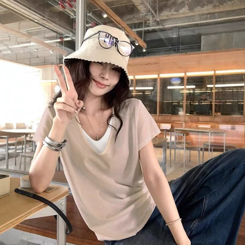 느긋한 바람 회색 페이크 레이어드 V넥 반팔 티셔츠 여성 여름 디자인 센스 루즈핏 캐주얼 느슨함 센스 긍정적 인 어깨 의류 상세 이미지 1