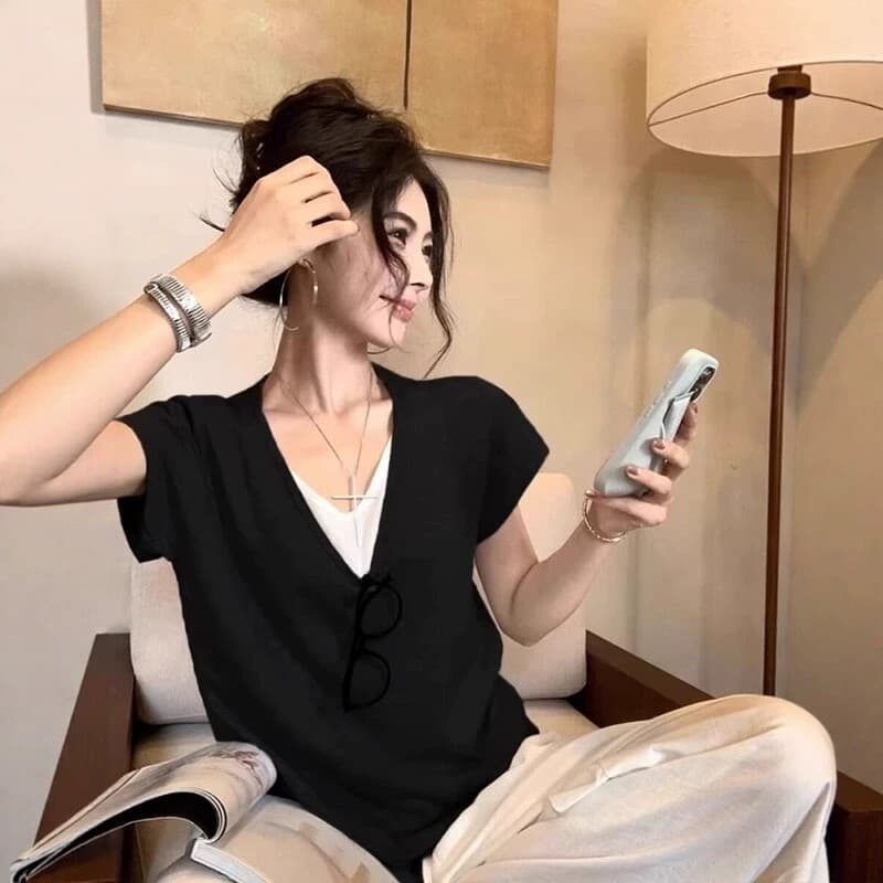 느긋한 바람 회색 페이크 레이어드 V넥 반팔 티셔츠 여성 여름 디자인 센스 루즈핏 캐주얼 느슨함 센스 긍정적 인 어깨 의류 상세 이미지 2