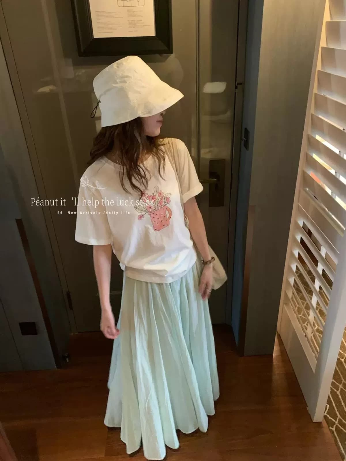 연령 감소 루즈핏 레트로 유화 꽃병 눈꽃 면 반팔 티셔츠 여성 얇은 동정 상세 이미지 2
