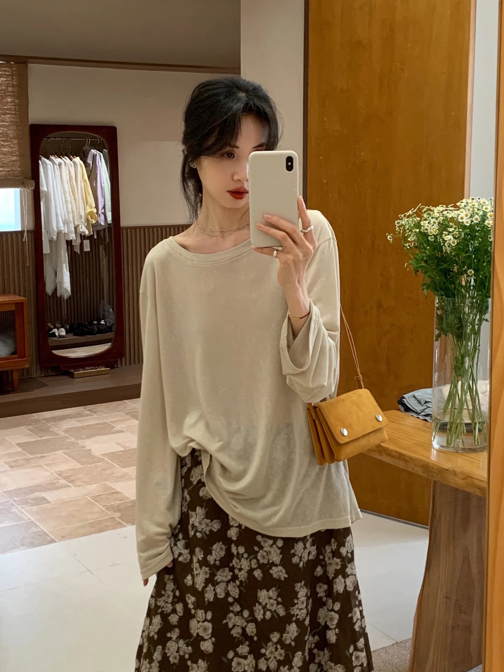 베이지 색 백리스 레이스 눈꽃 면 티셔츠 여성 여름 긴팔 얇고 가벼운 도루 센스 자외선 차단 블라우스 슬림해 보이는 맨위 상세 이미지 4