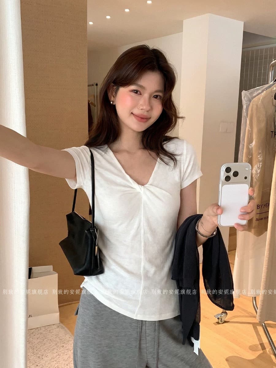 한 부서 화이트 비틀림 V넥 긍정적 인 어깨 반팔 티셔츠 여성 여름 핫걸 몸매 가꾸기 쇼트 스타일 동정 품격 아름다운 맨위 상세 이미지 3