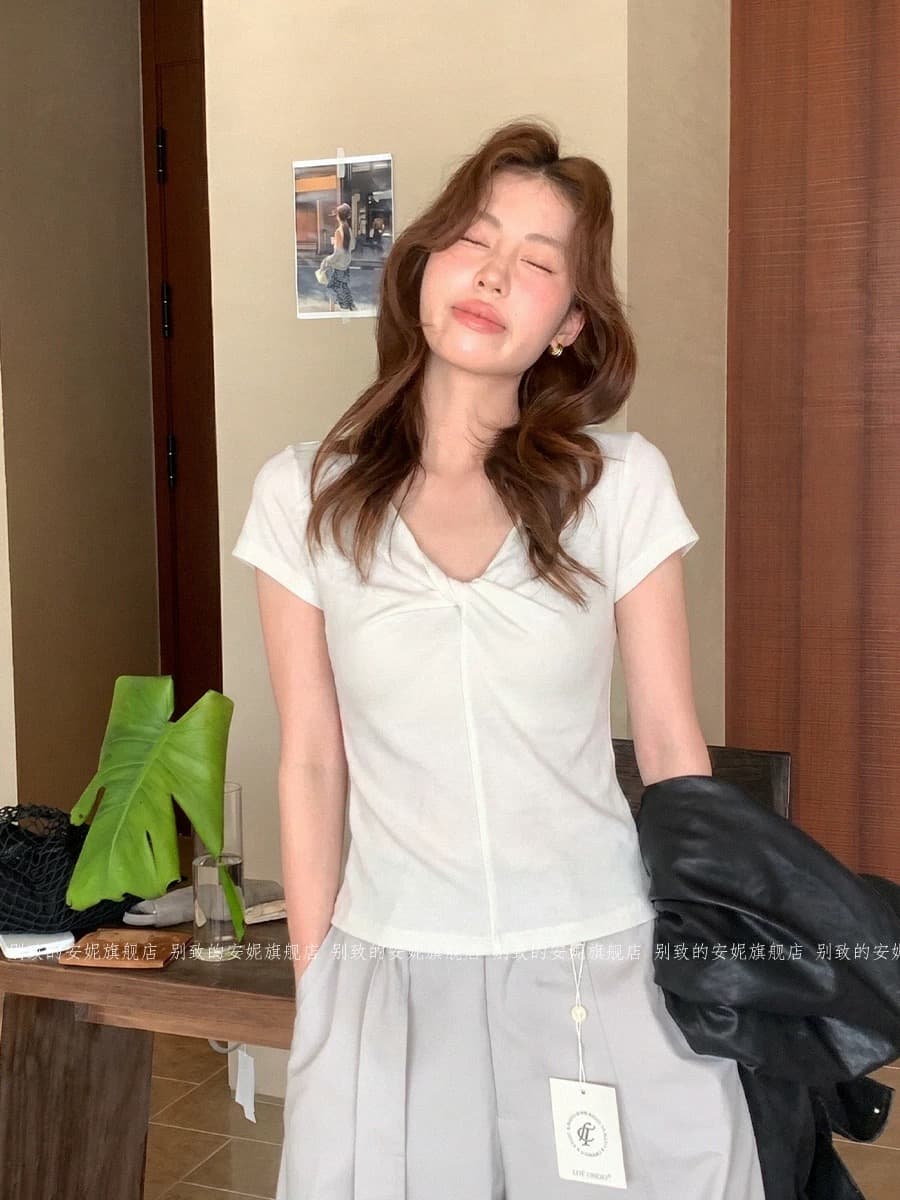 한 부서 화이트 비틀림 V넥 긍정적 인 어깨 반팔 티셔츠 여성 여름 핫걸 몸매 가꾸기 쇼트 스타일 동정 품격 아름다운 맨위 상세 이미지 6