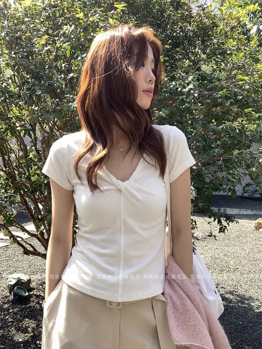 한 부서 화이트 비틀림 V넥 긍정적 인 어깨 반팔 티셔츠 여성 여름 핫걸 몸매 가꾸기 쇼트 스타일 동정 품격 아름다운 맨위 상세 이미지 8