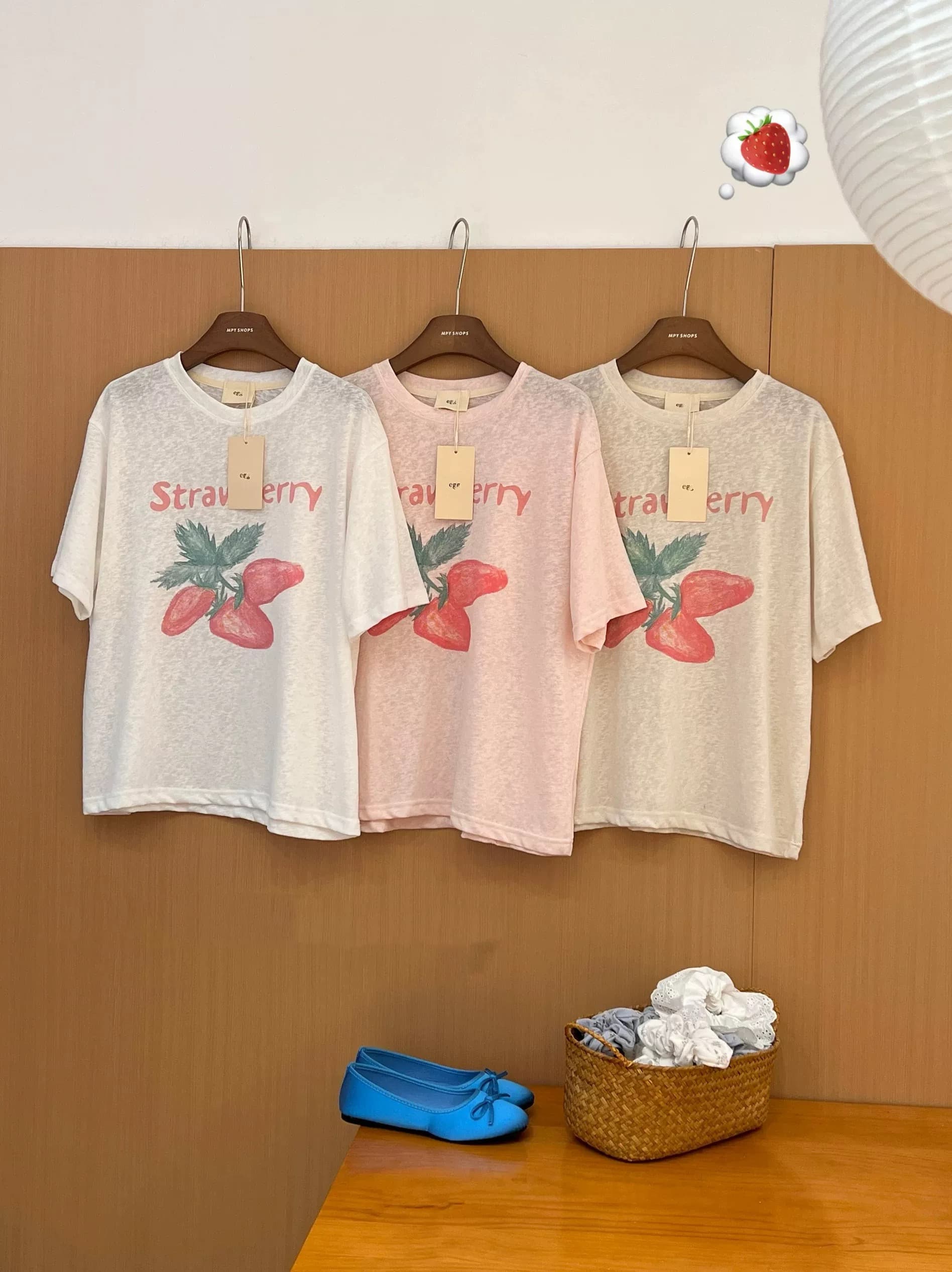한국 동대문 화이트 딸기 프린트 반팔 티셔츠 여성 여름 얇은 루즈핏 캐주얼 라운드 넥 긍정적 인 어깨 아마 맨위 이미지 4