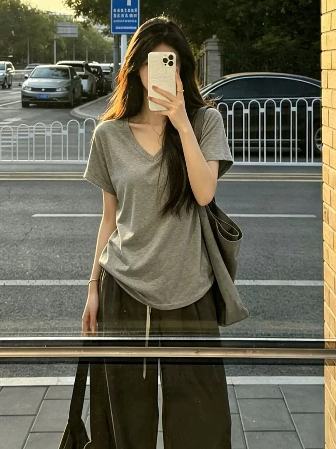한 부서 미니멀리즘 캐주얼 V넥 회색 반팔 티셔츠 여성 여름 오래된 돈 바람 느긋한 루즈핏 다용도 반소매 긍정적 인 어깨 의류 이미지 3