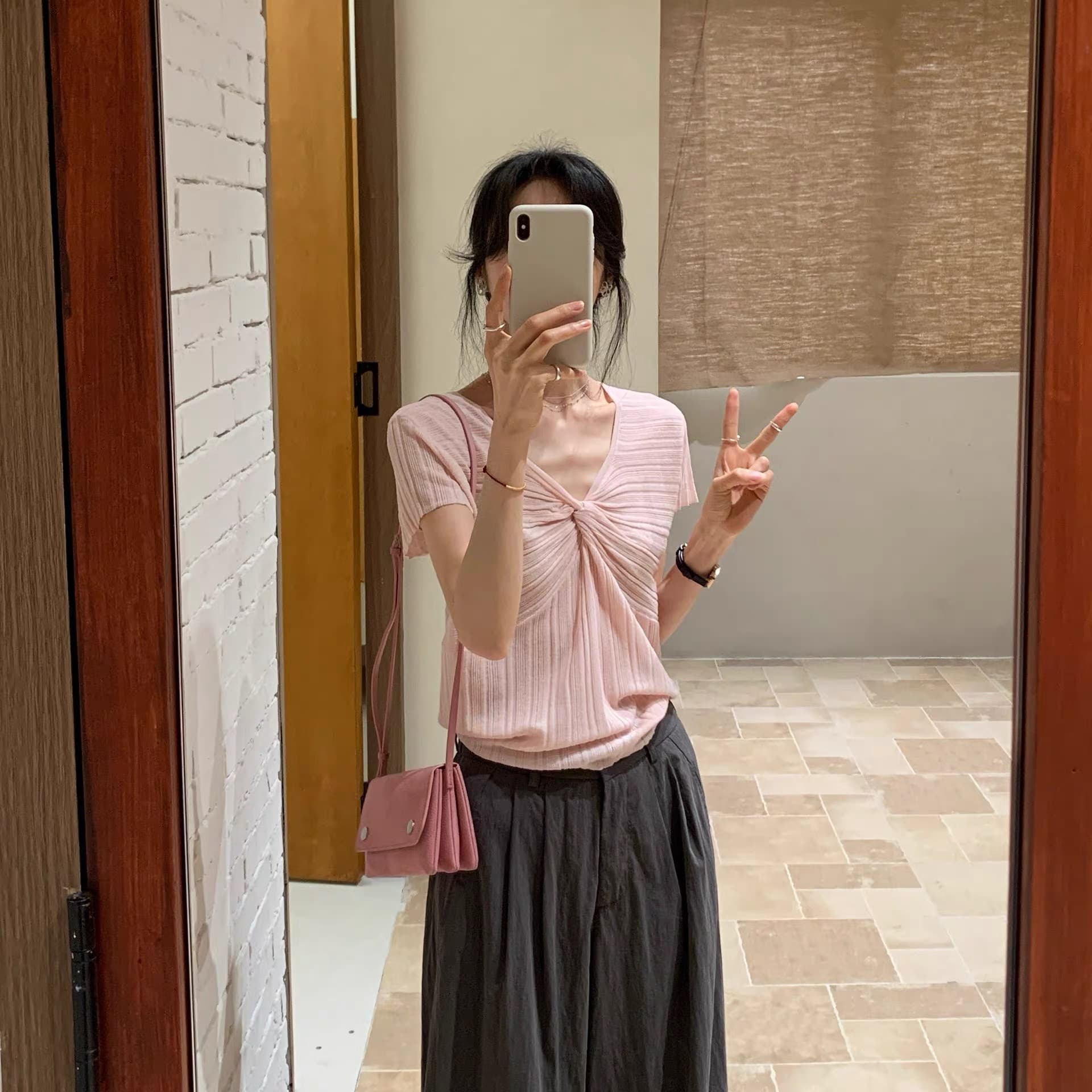 한 부서 달콤한 자매 바람 핑크색 V넥 비틀림 반팔 티셔츠 여성 여름 Chic 몸매 가꾸기 슬림해 보이는 다용도 작은 날다 소매 맨위 상세 이미지 1