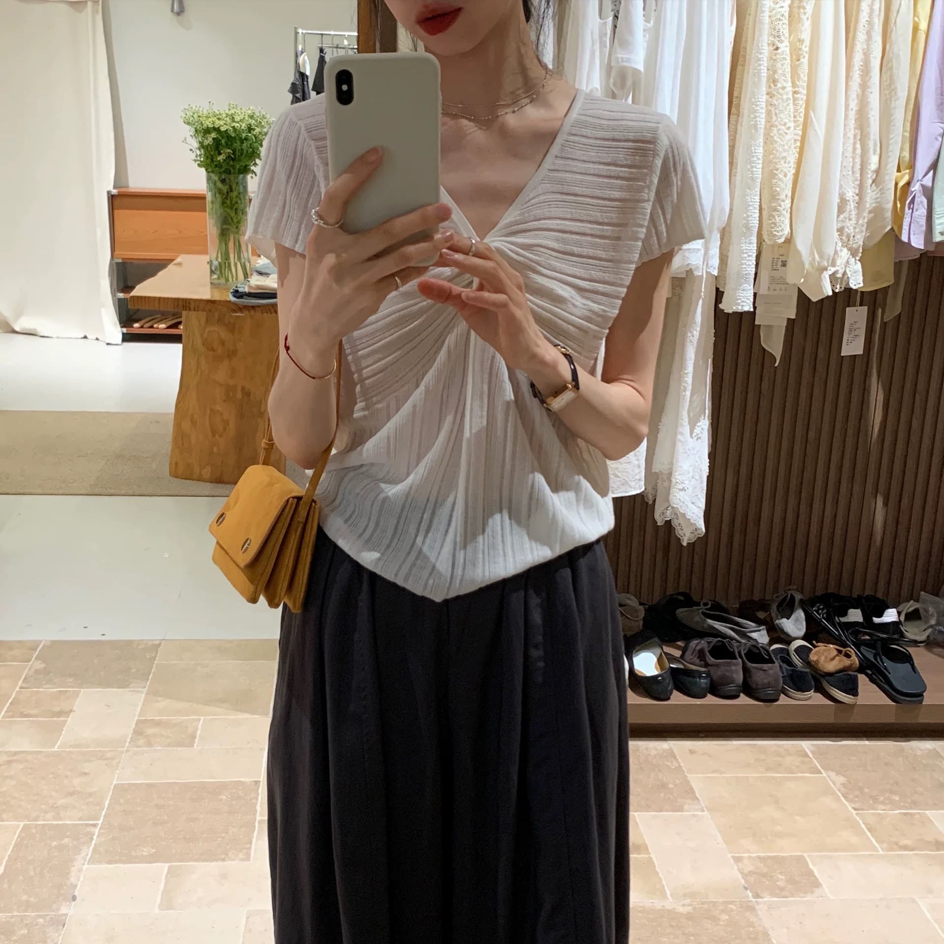 한 부서 달콤한 자매 바람 핑크색 V넥 비틀림 반팔 티셔츠 여성 여름 Chic 몸매 가꾸기 슬림해 보이는 다용도 작은 날다 소매 맨위 상세 이미지 2