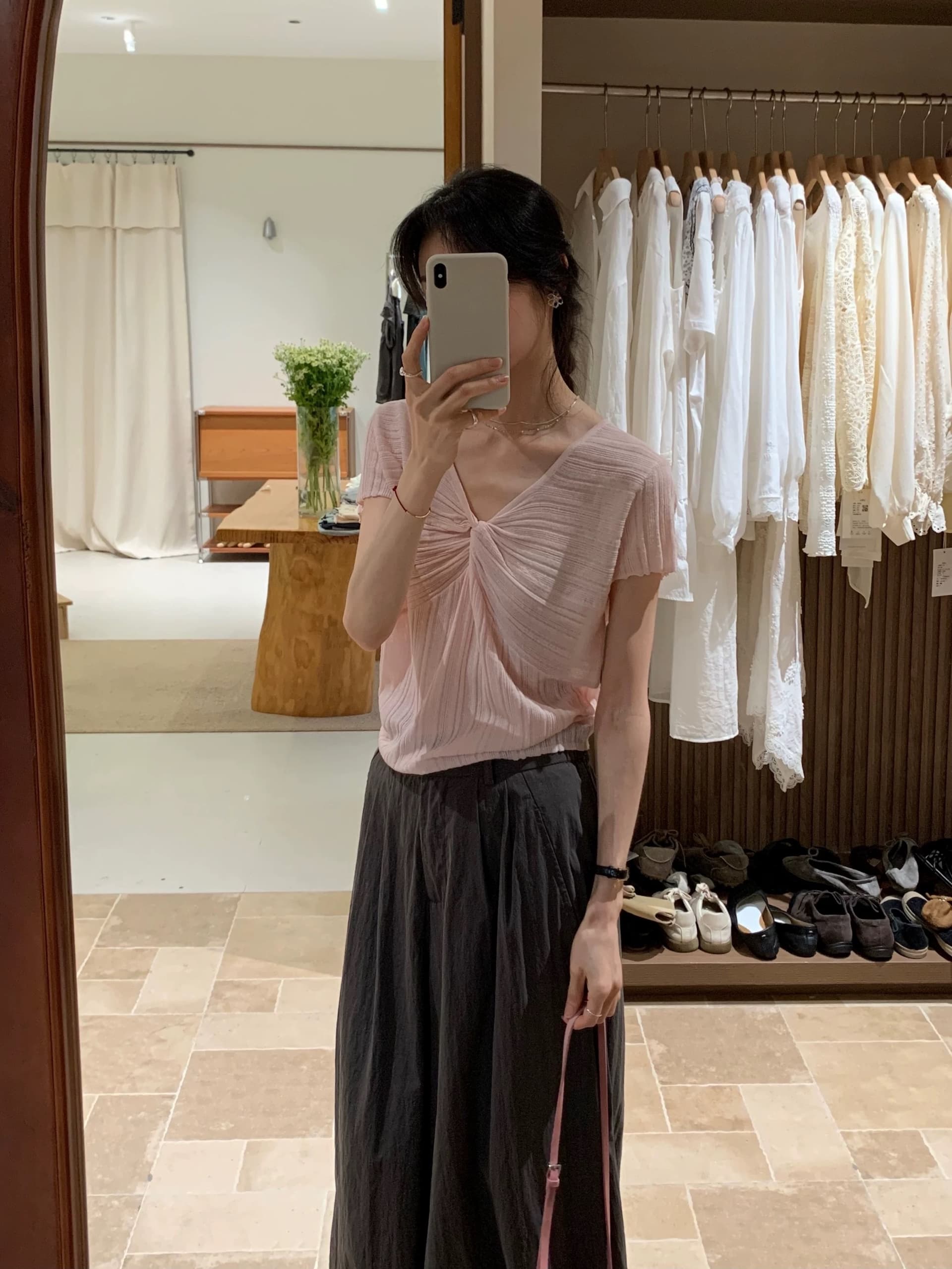 한 부서 달콤한 자매 바람 핑크색 V넥 비틀림 반팔 티셔츠 여성 여름 Chic 몸매 가꾸기 슬림해 보이는 다용도 작은 날다 소매 맨위 상세 이미지 3